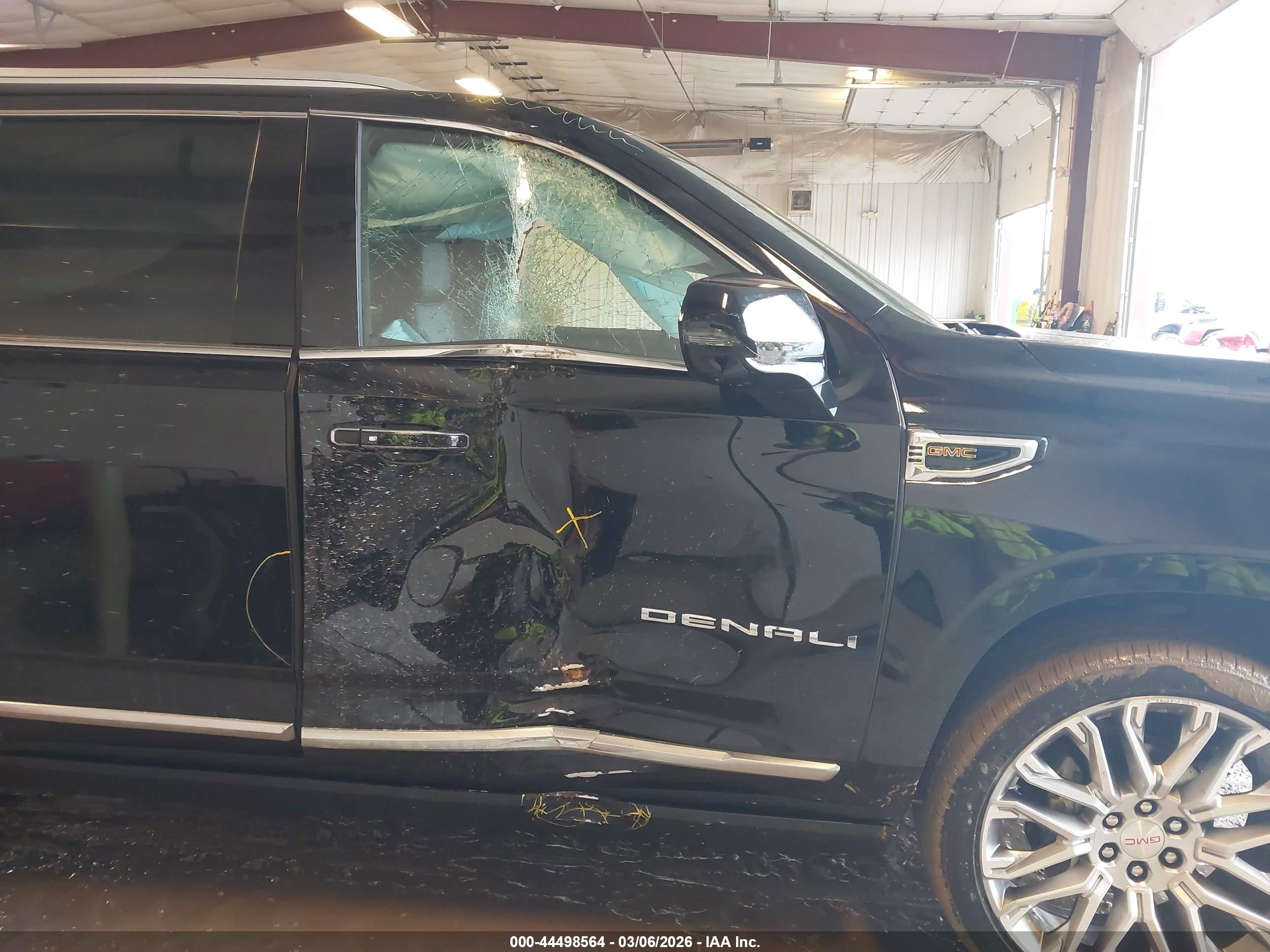 GMC YUKON image 6