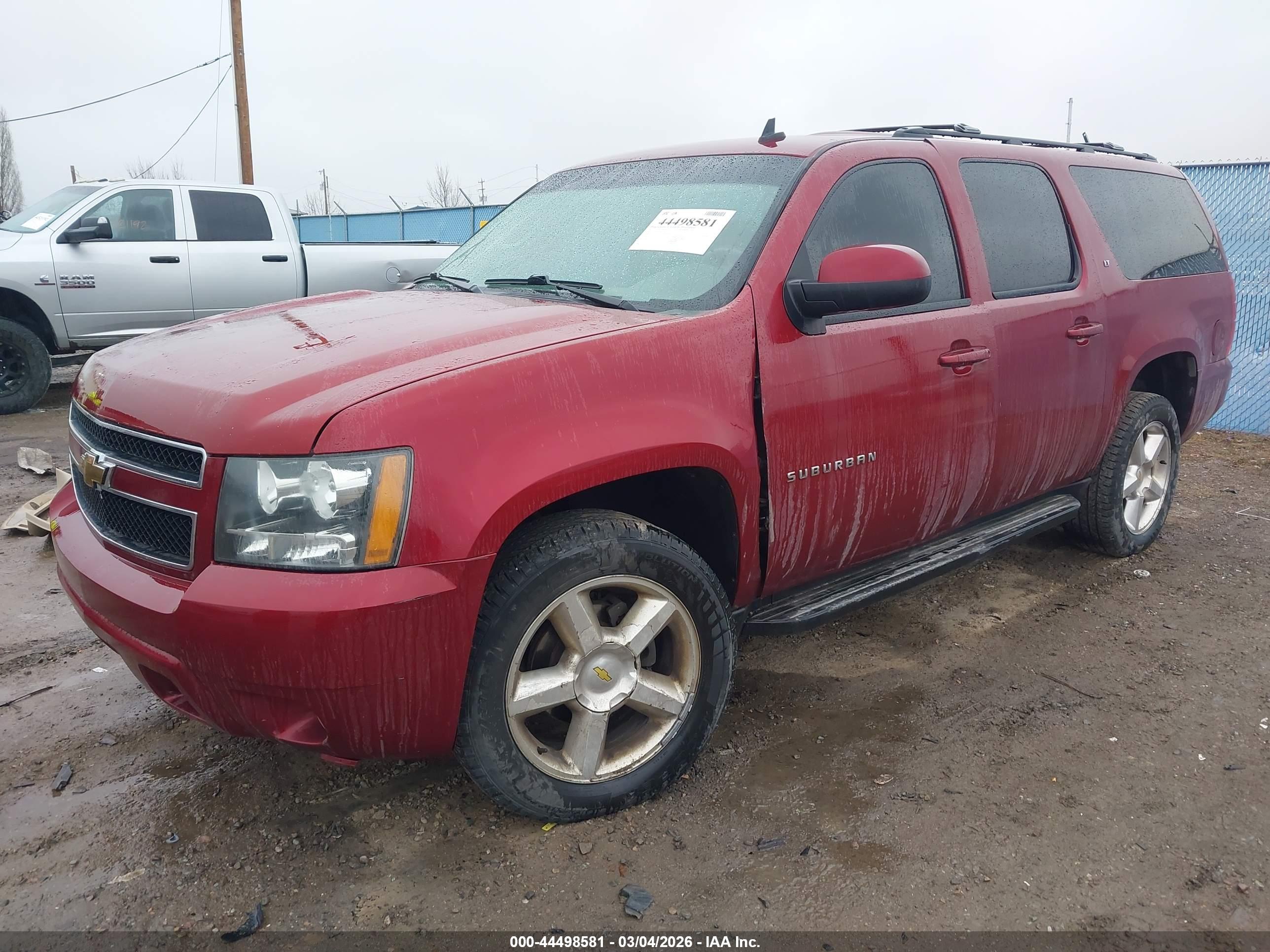 CHEVROLET SUBURBAN image 2
