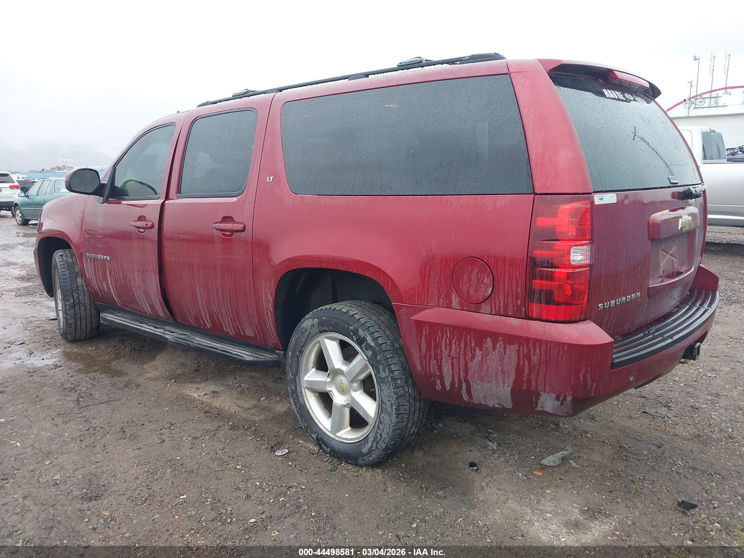 CHEVROLET SUBURBAN image 3