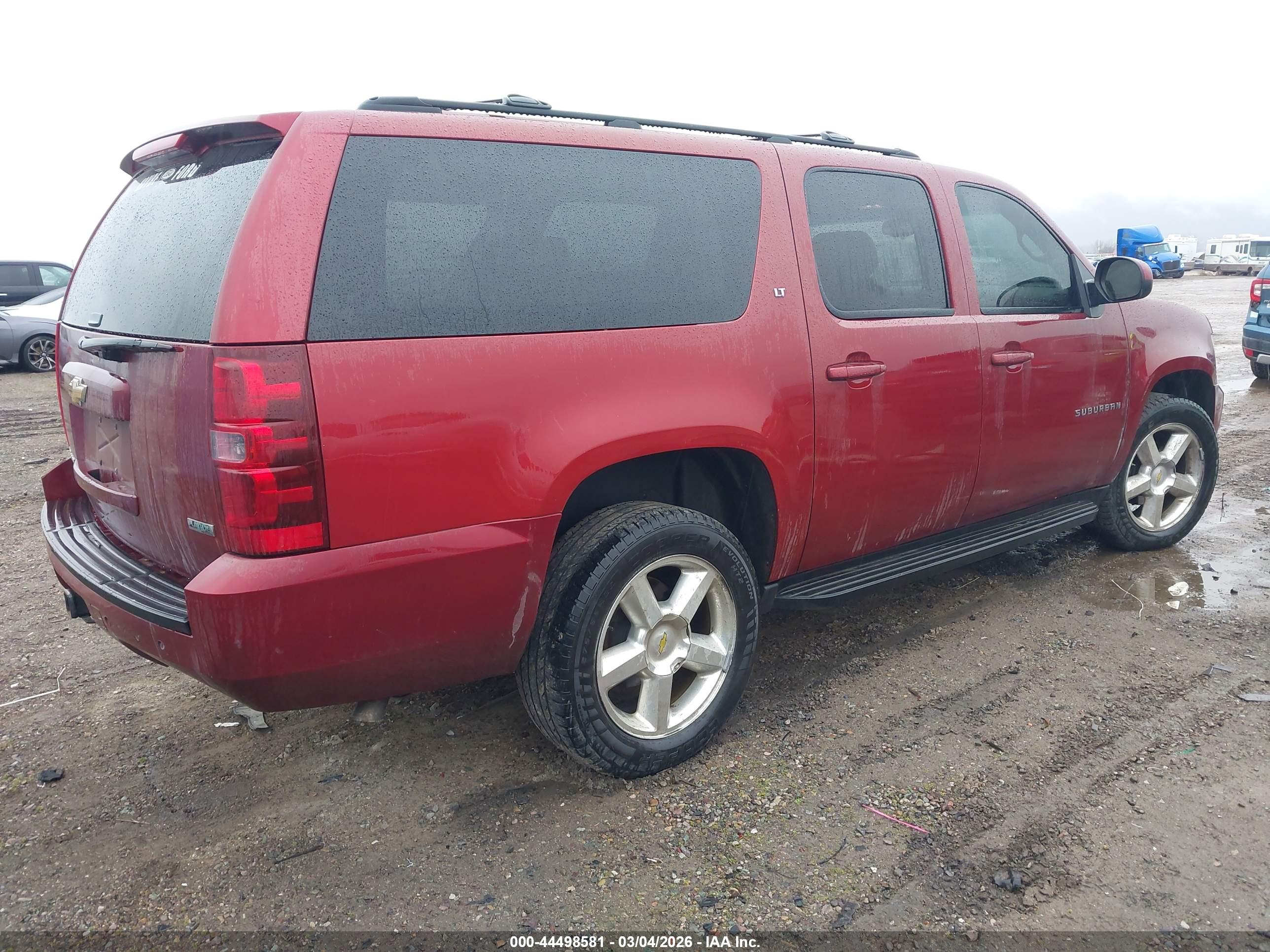 CHEVROLET SUBURBAN image 4