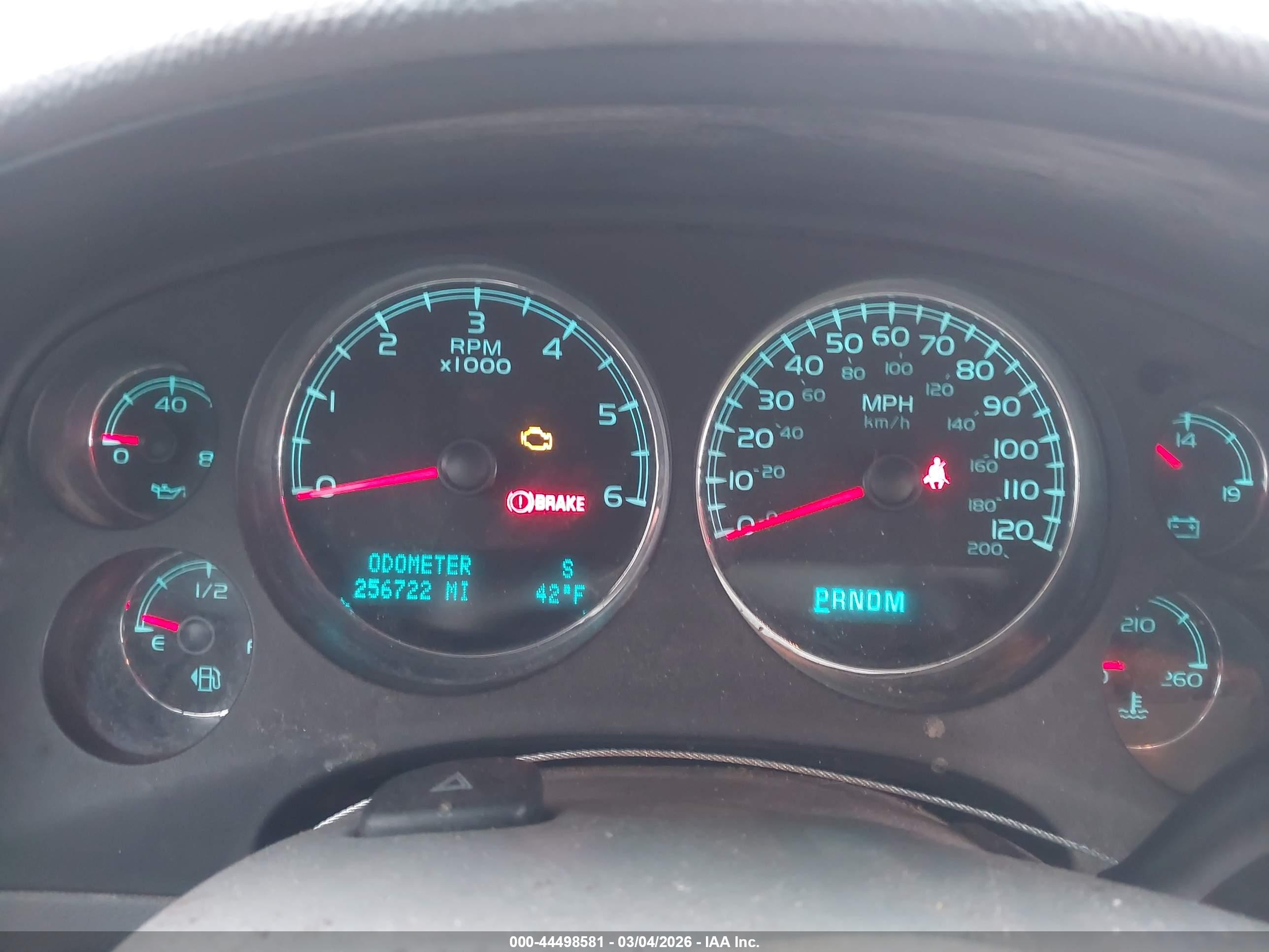 CHEVROLET SUBURBAN image 7