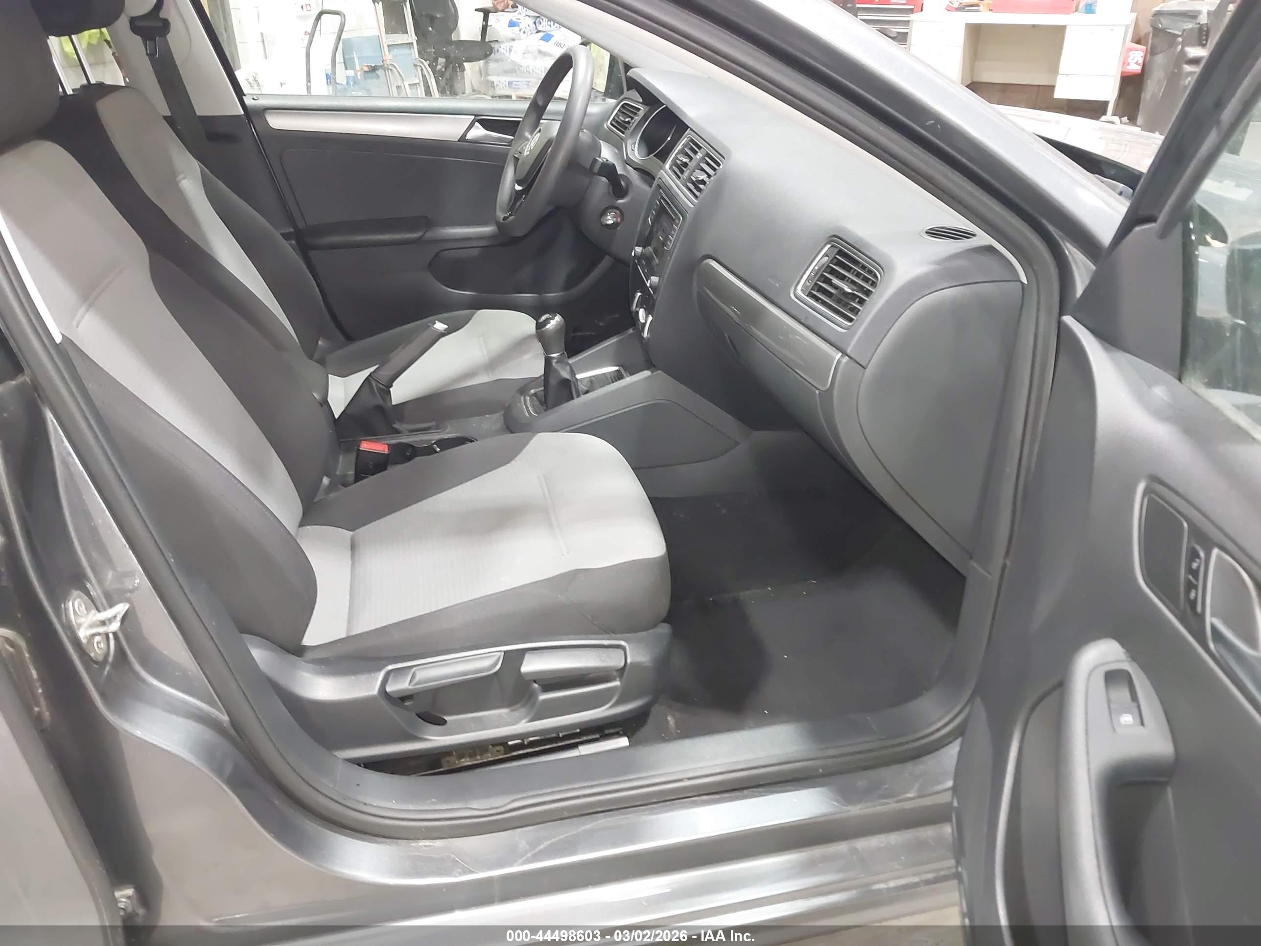 VOLKSWAGEN JETTA image 5
