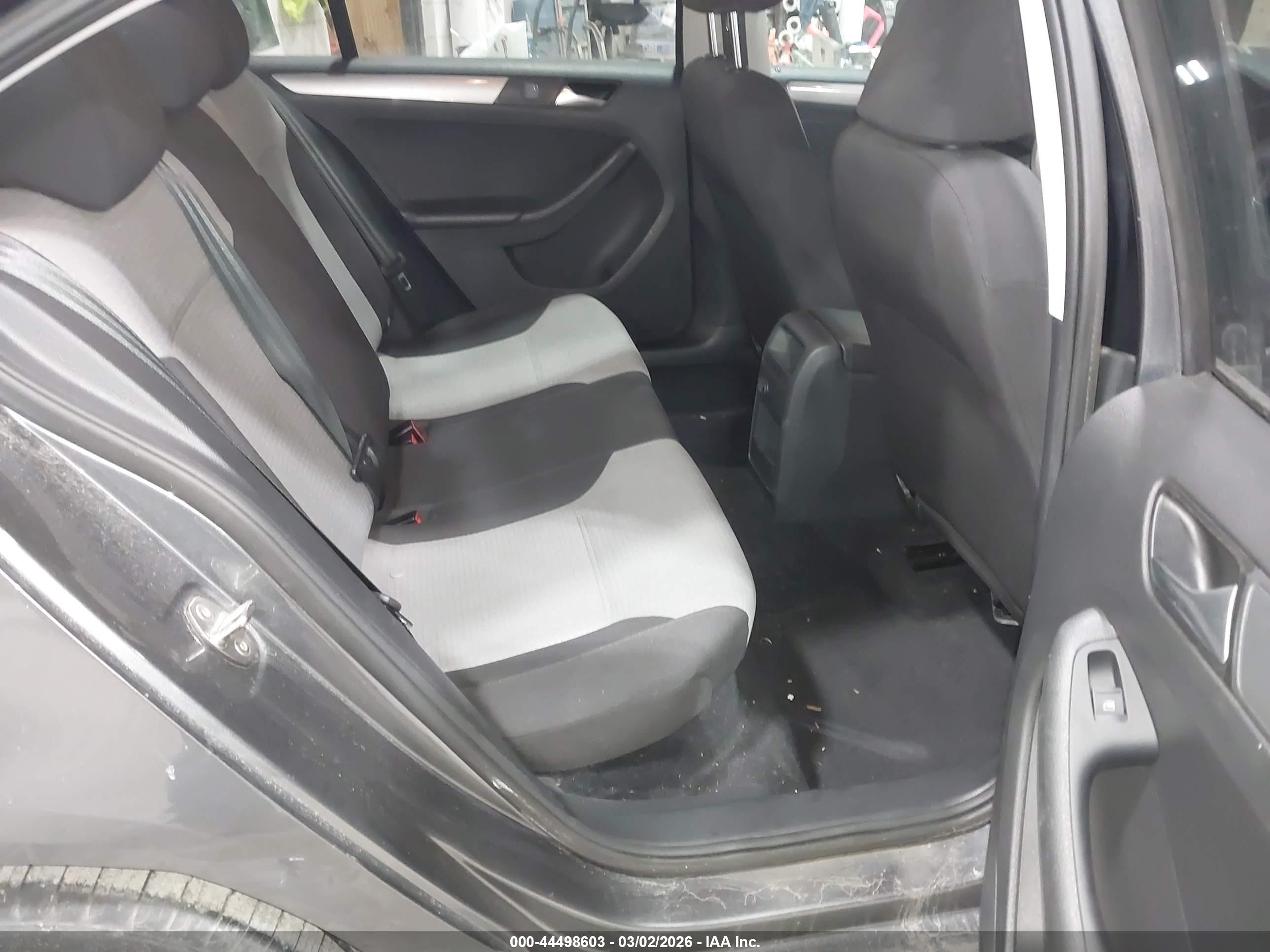 VOLKSWAGEN JETTA image 8