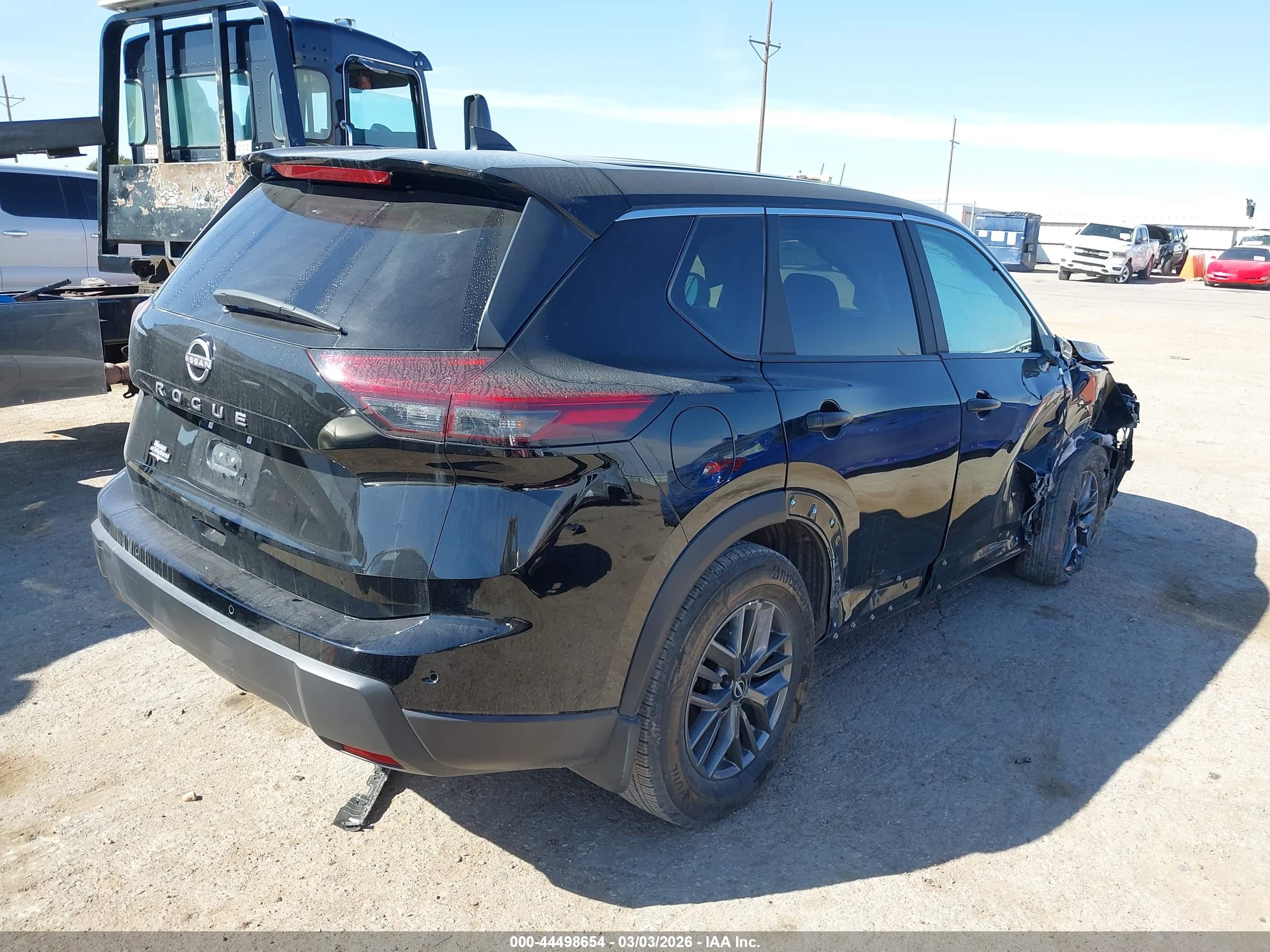 NISSAN ROGUE image 4