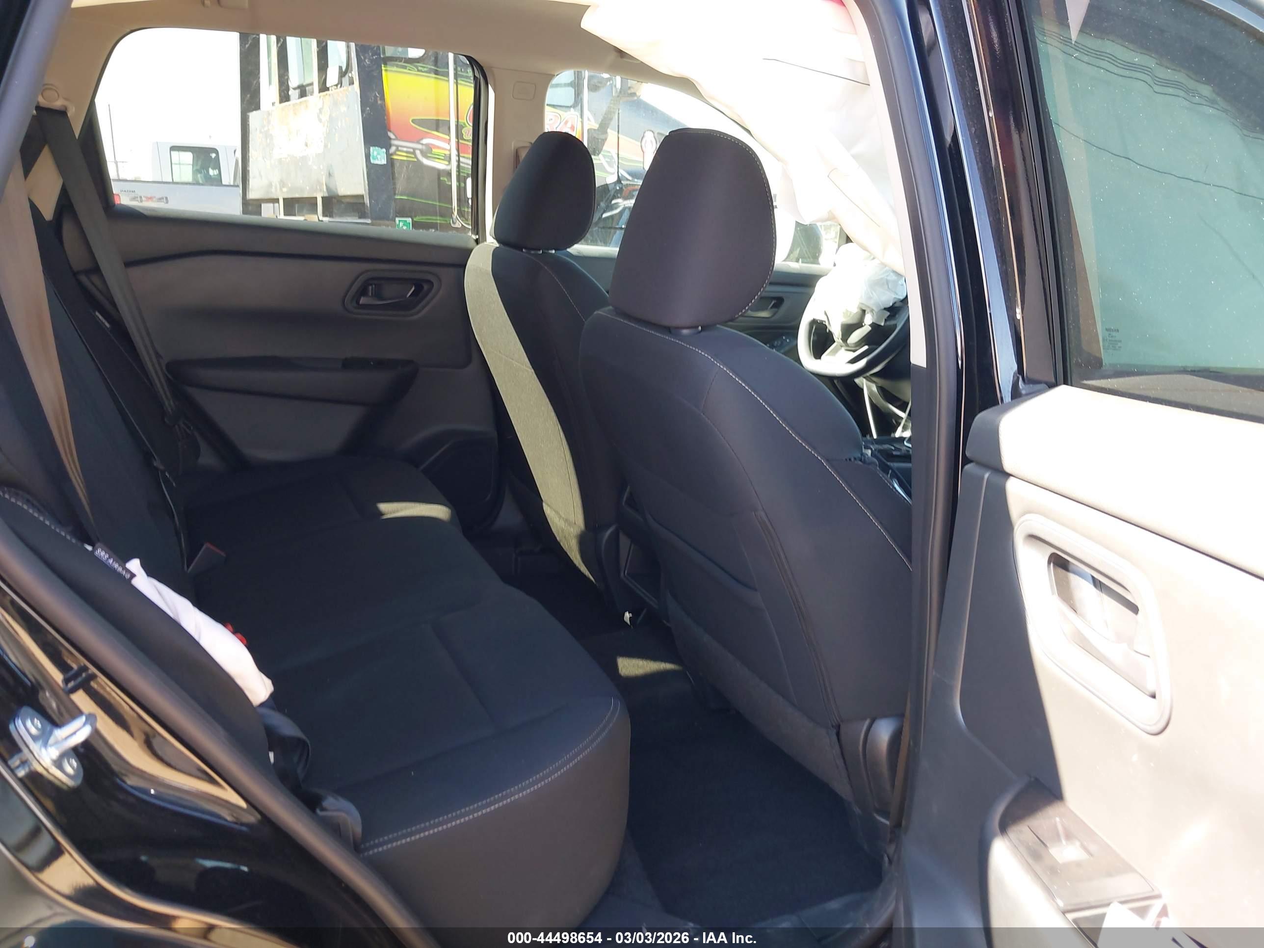 NISSAN ROGUE image 8