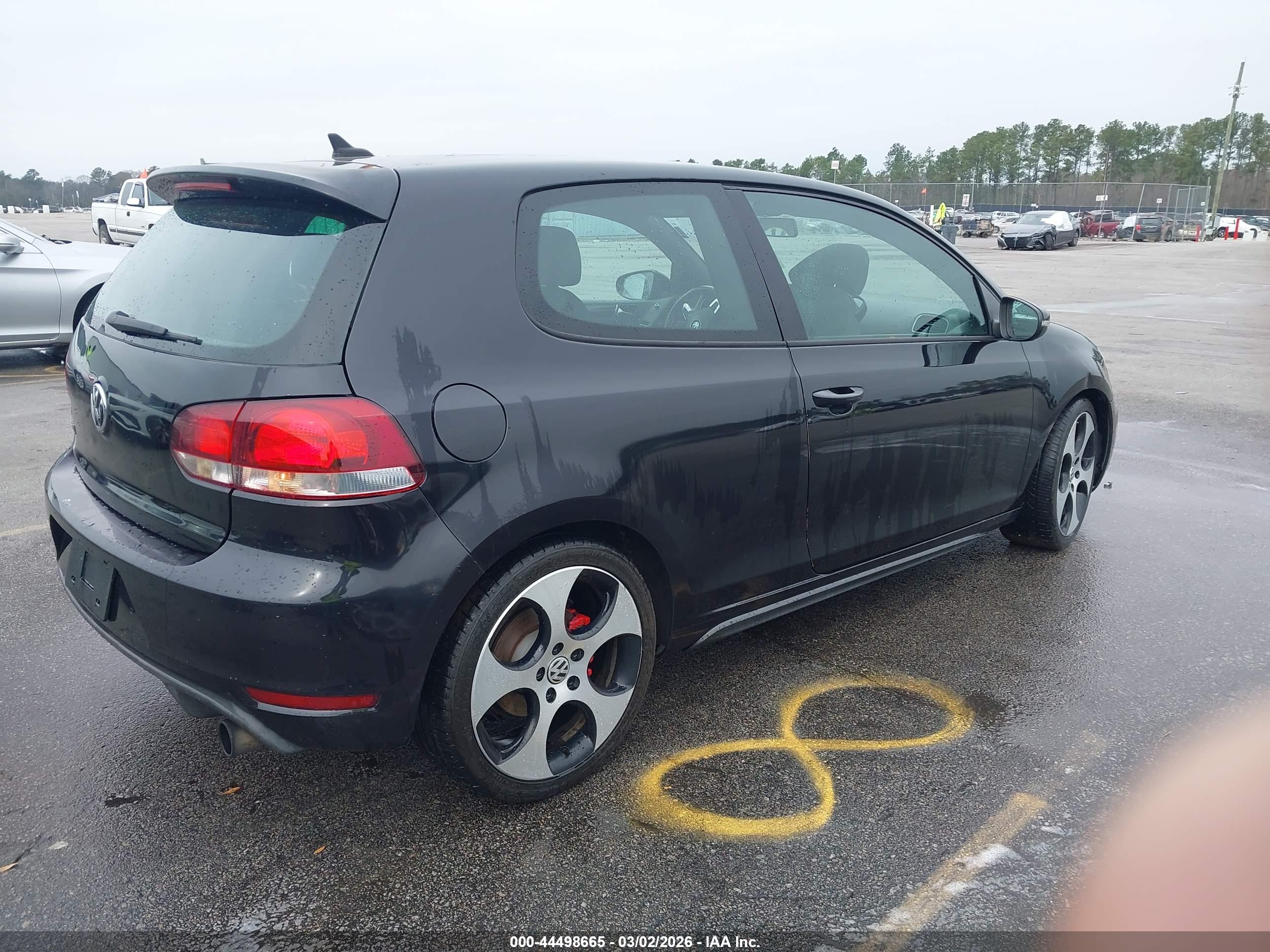 VOLKSWAGEN GTI image 4