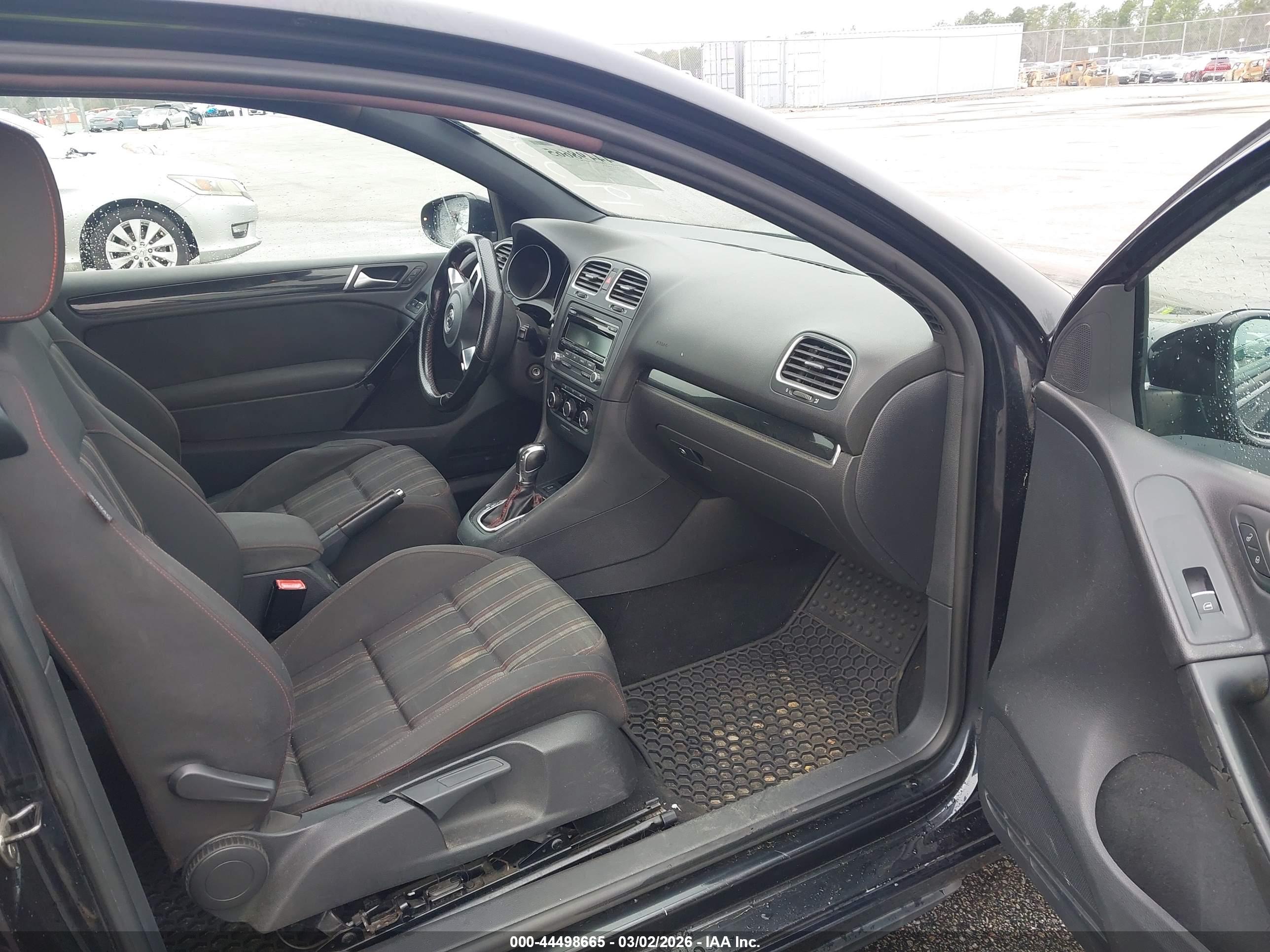 VOLKSWAGEN GTI image 5
