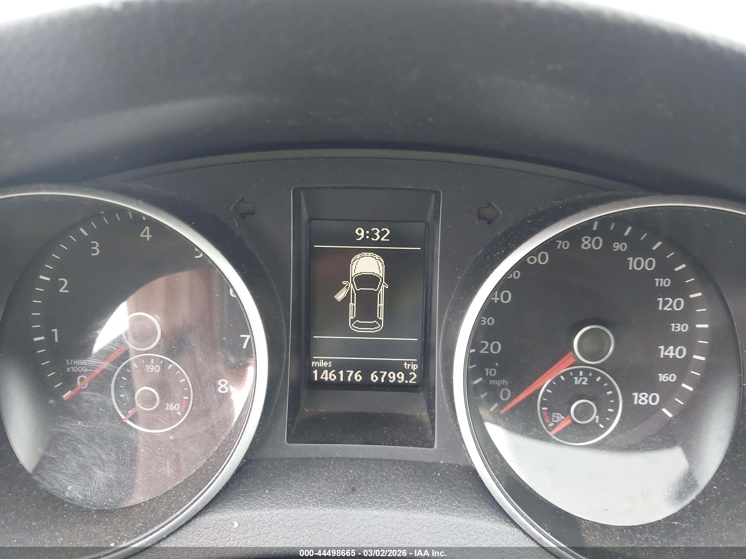 VOLKSWAGEN GTI image 7