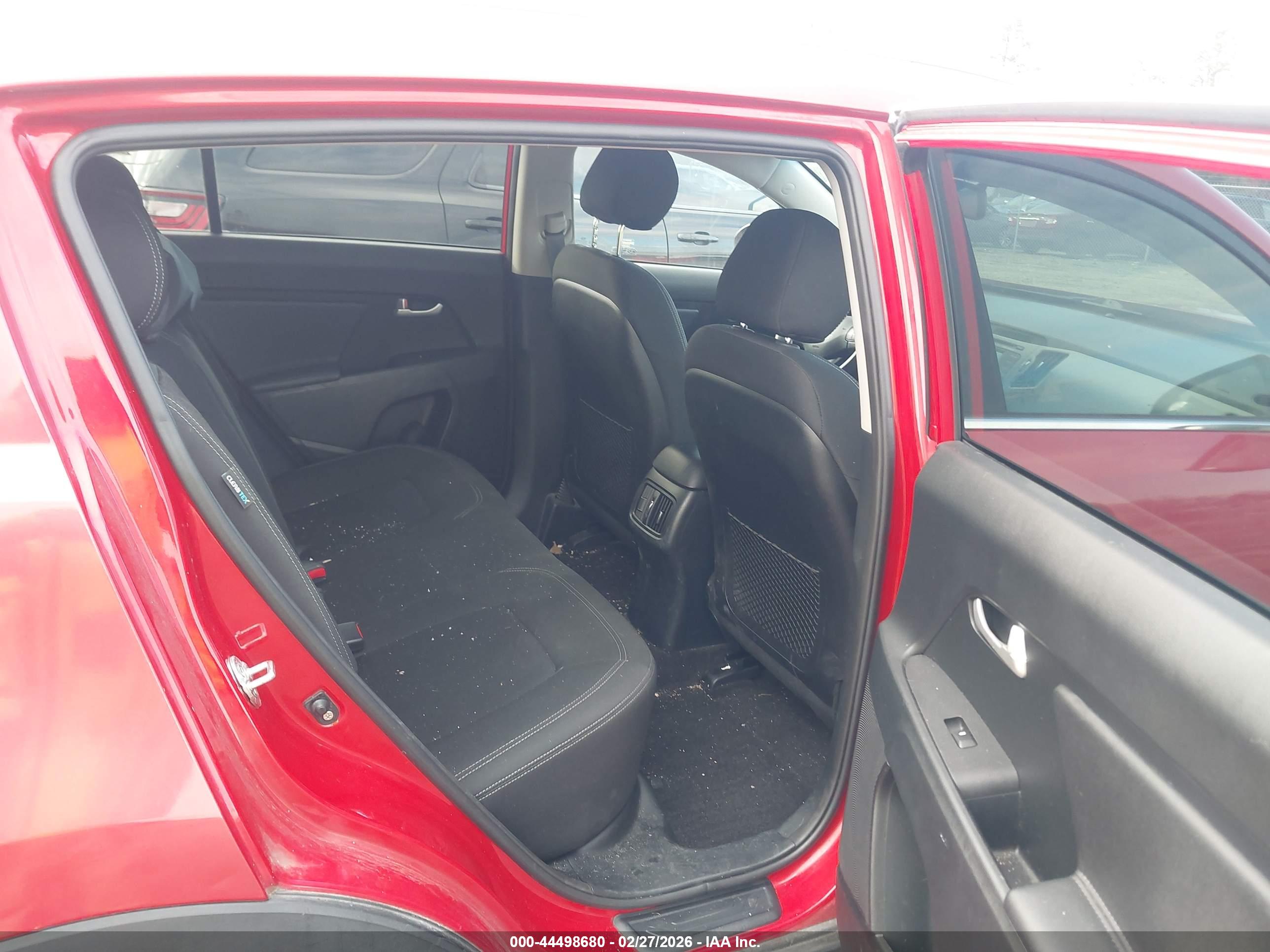 KIA SPORTAGE image 8