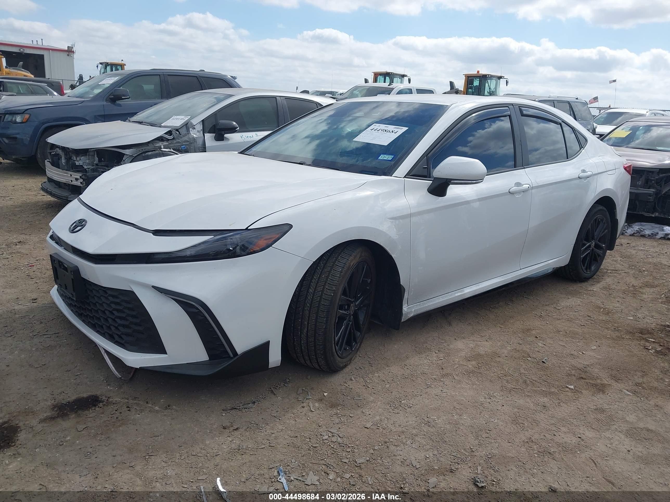 TOYOTA CAMRY image 2