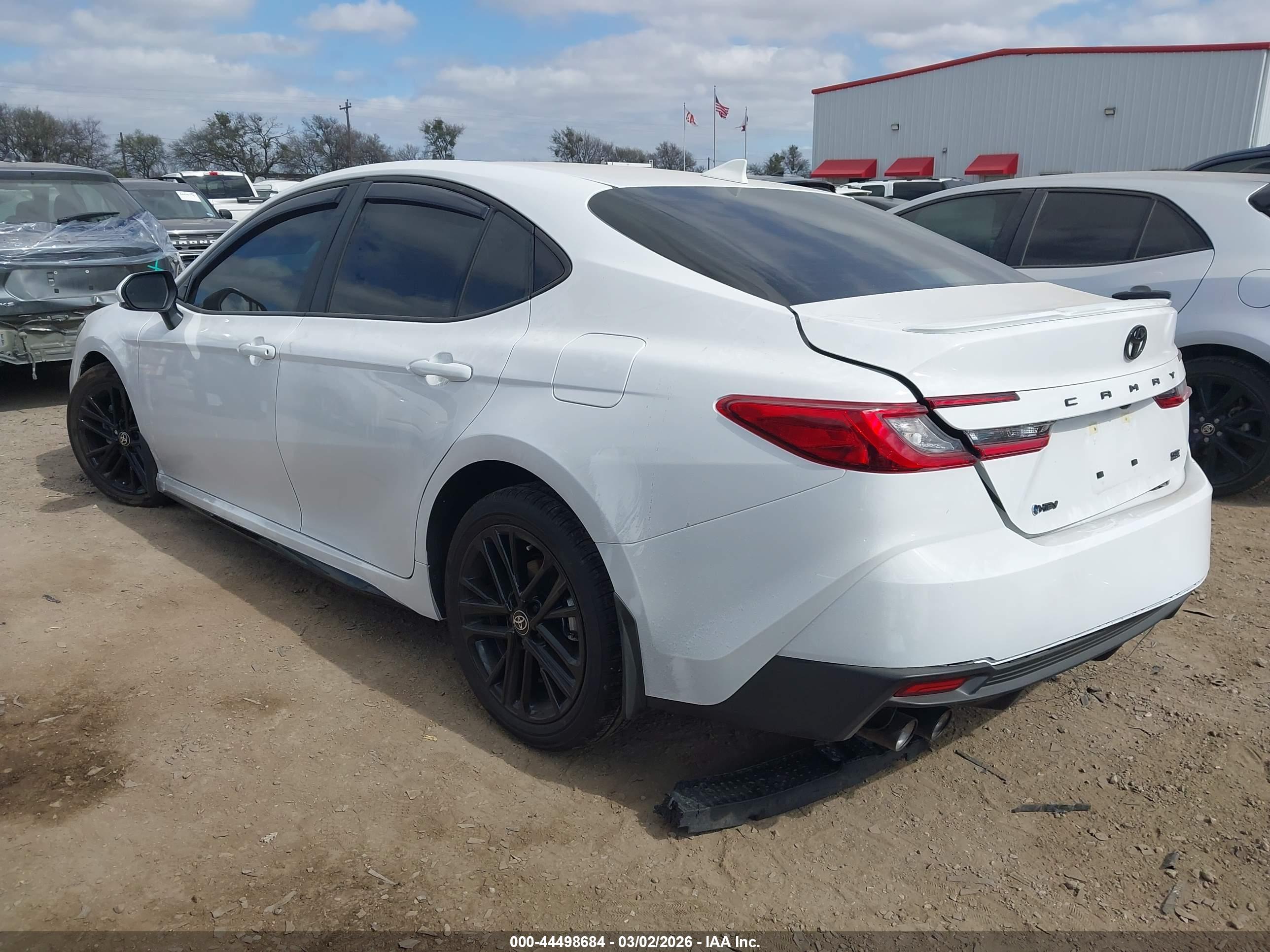TOYOTA CAMRY image 3