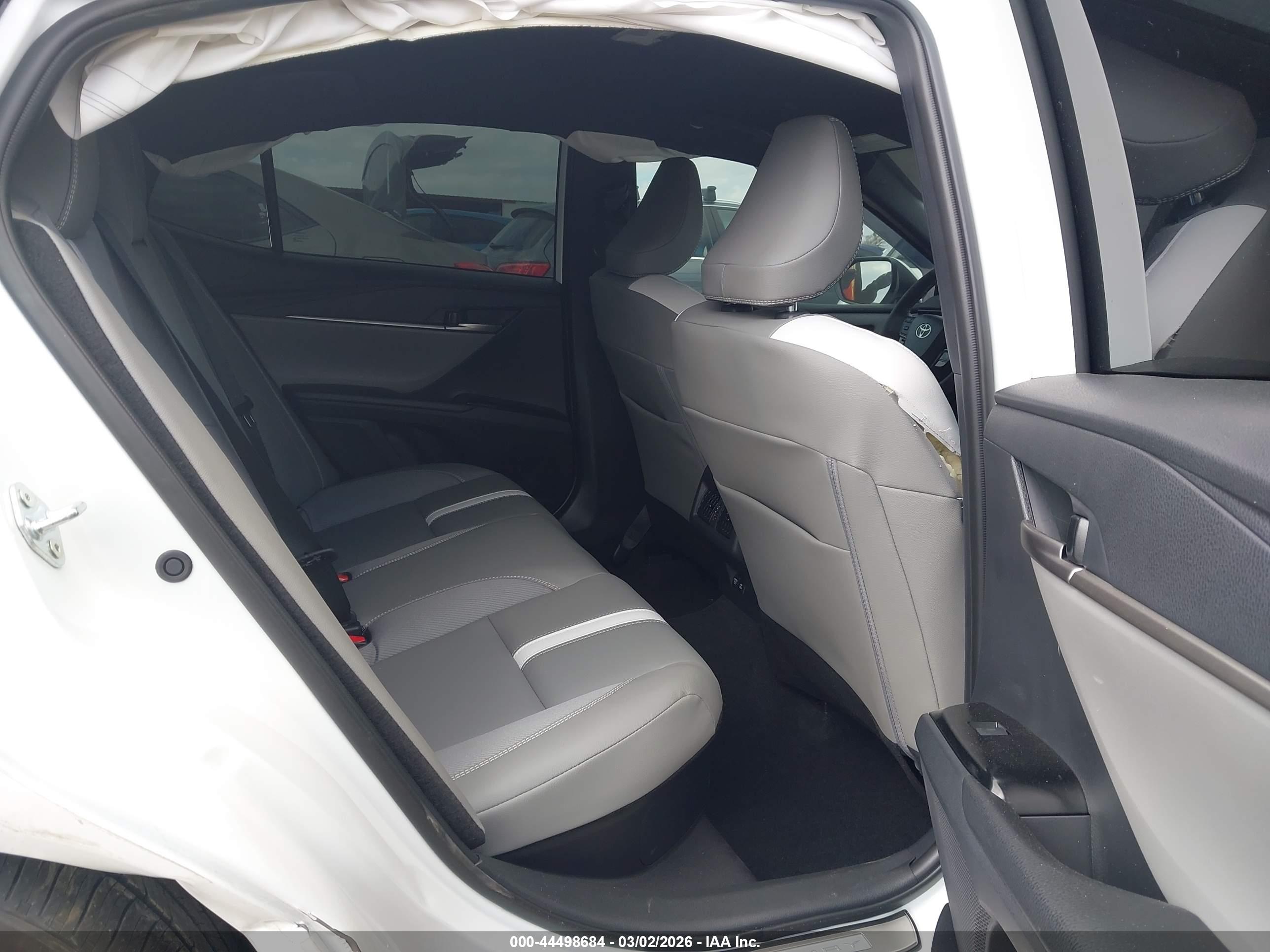 TOYOTA CAMRY image 8