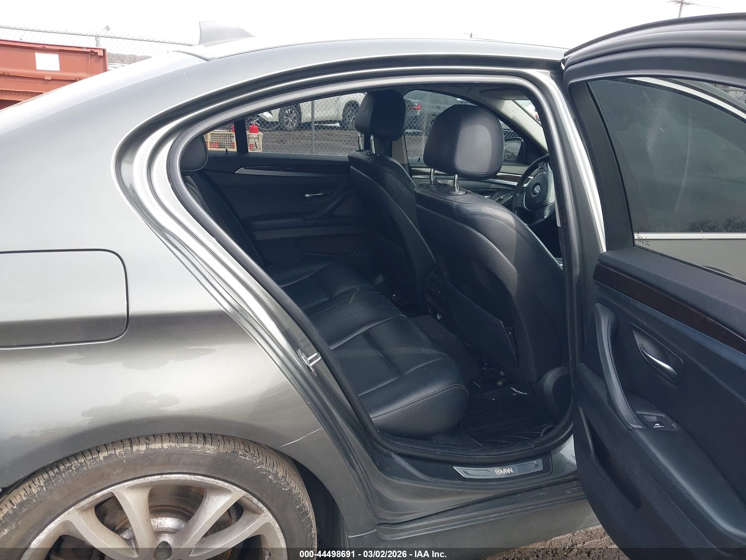 BMW 535I image 8