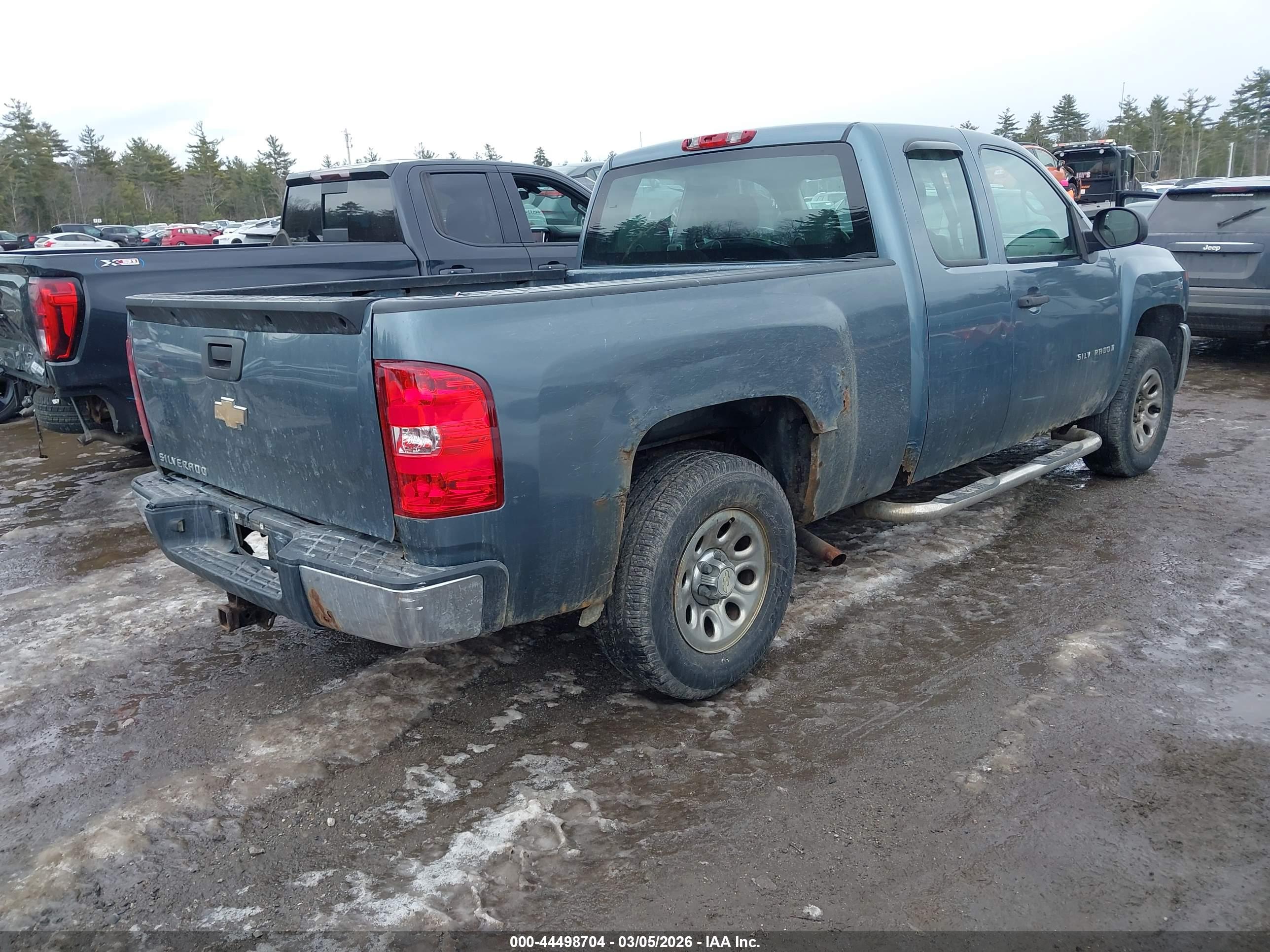 CHEVROLET SILVERADO image 4