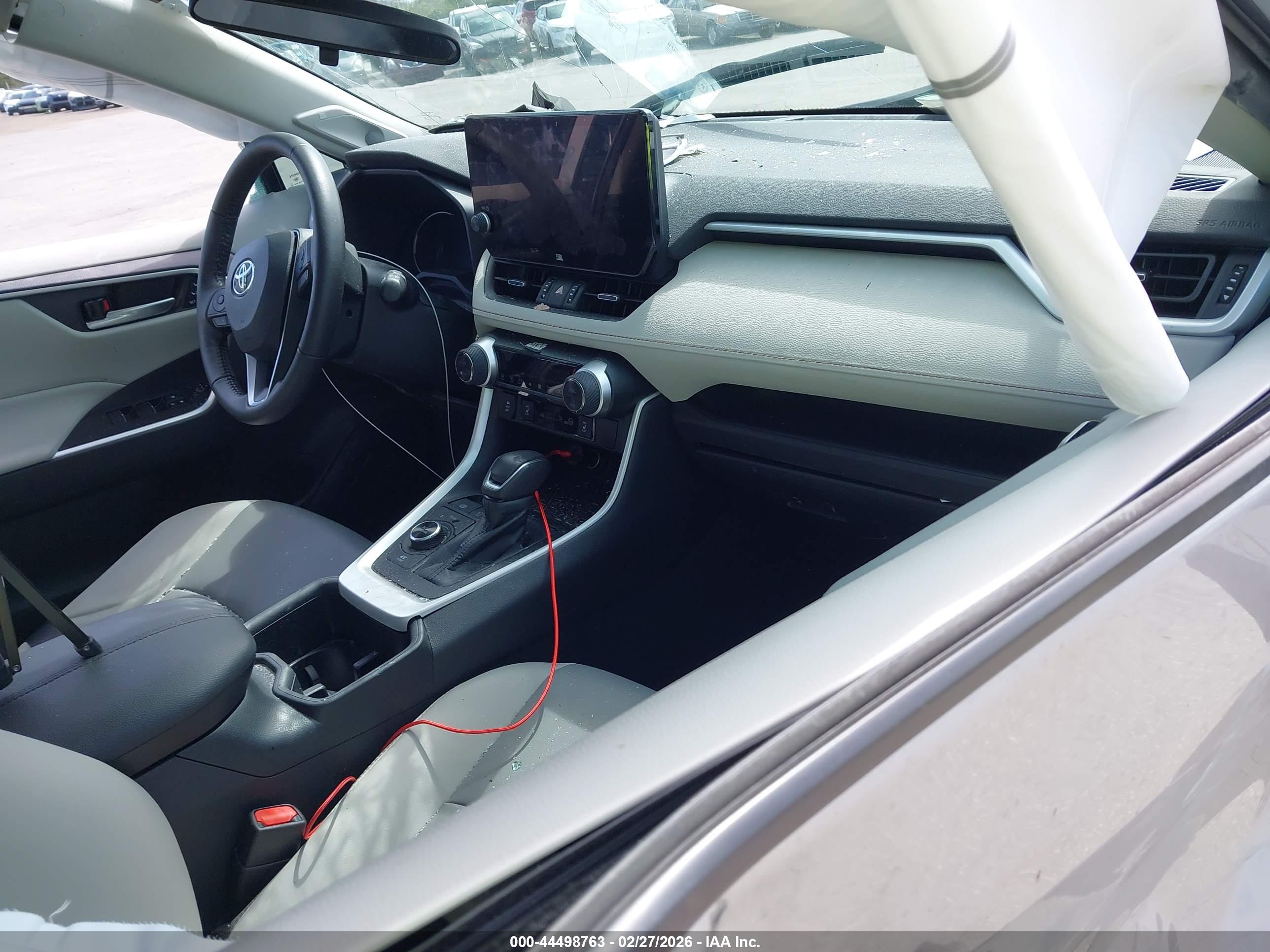 TOYOTA RAV4 image 5