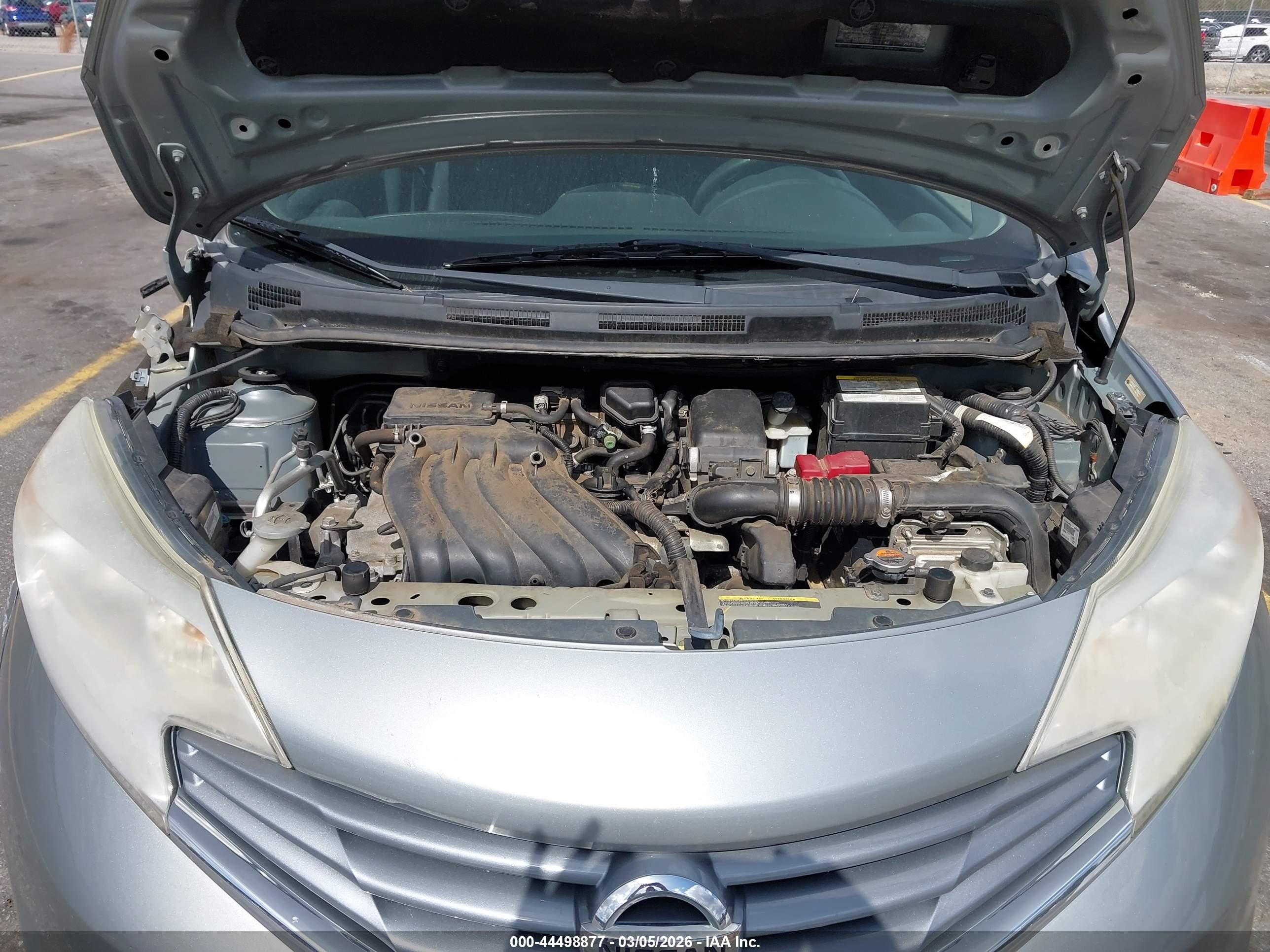 NISSAN VERSA image 10