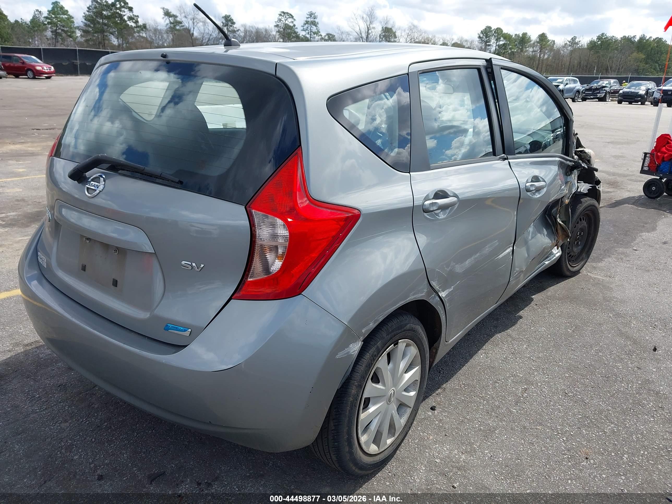 NISSAN VERSA image 4