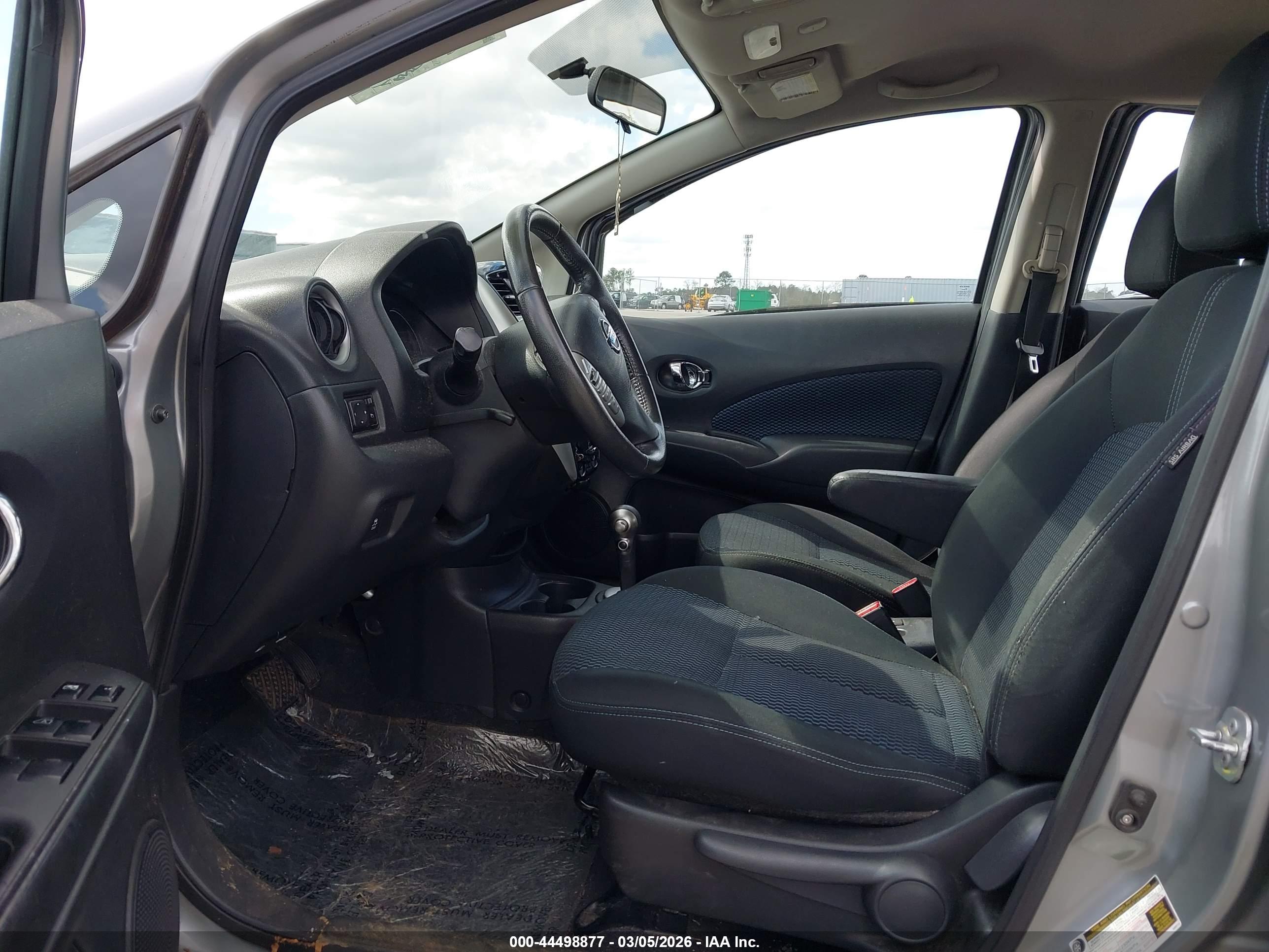 NISSAN VERSA image 5