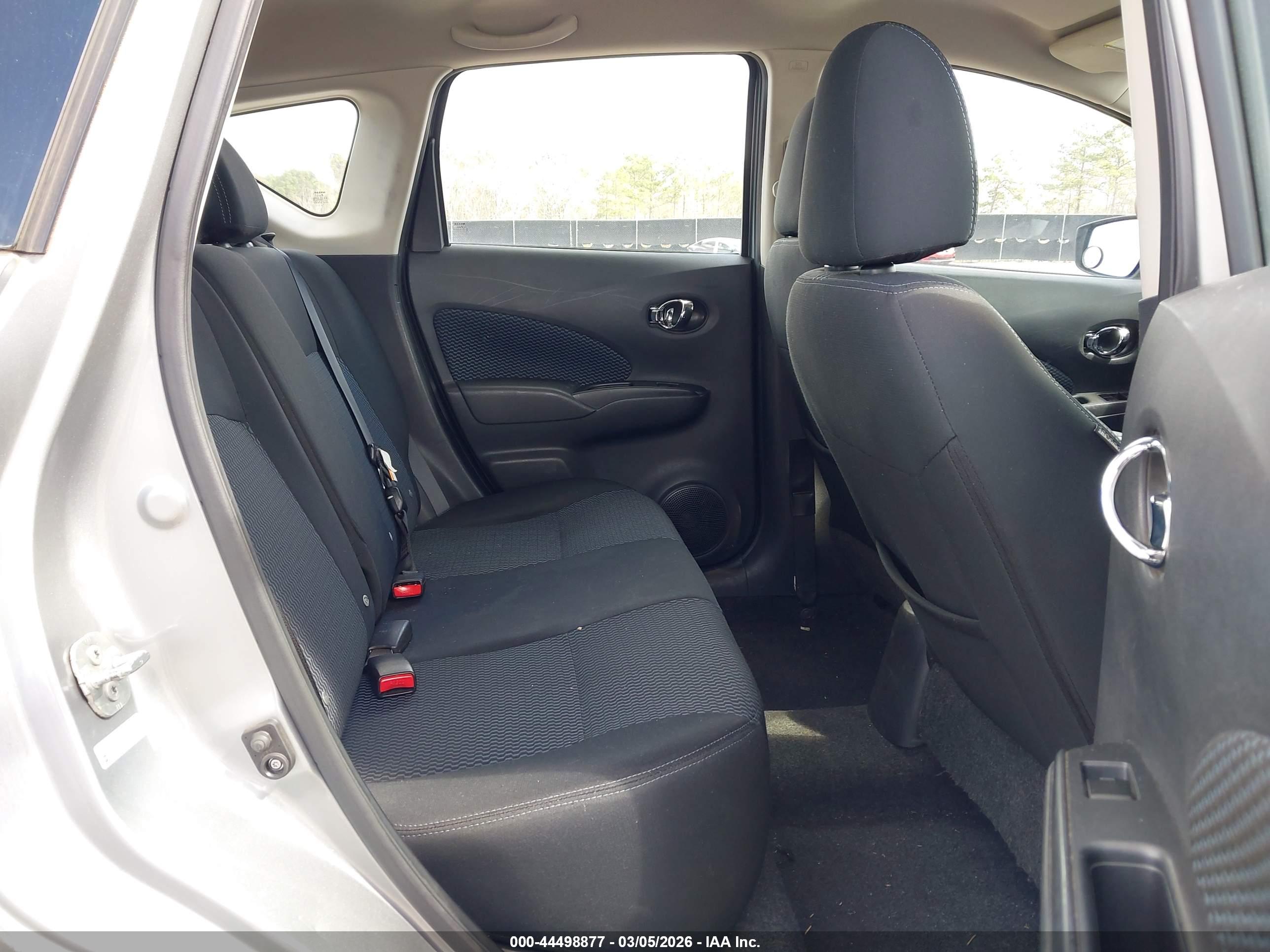 NISSAN VERSA image 8