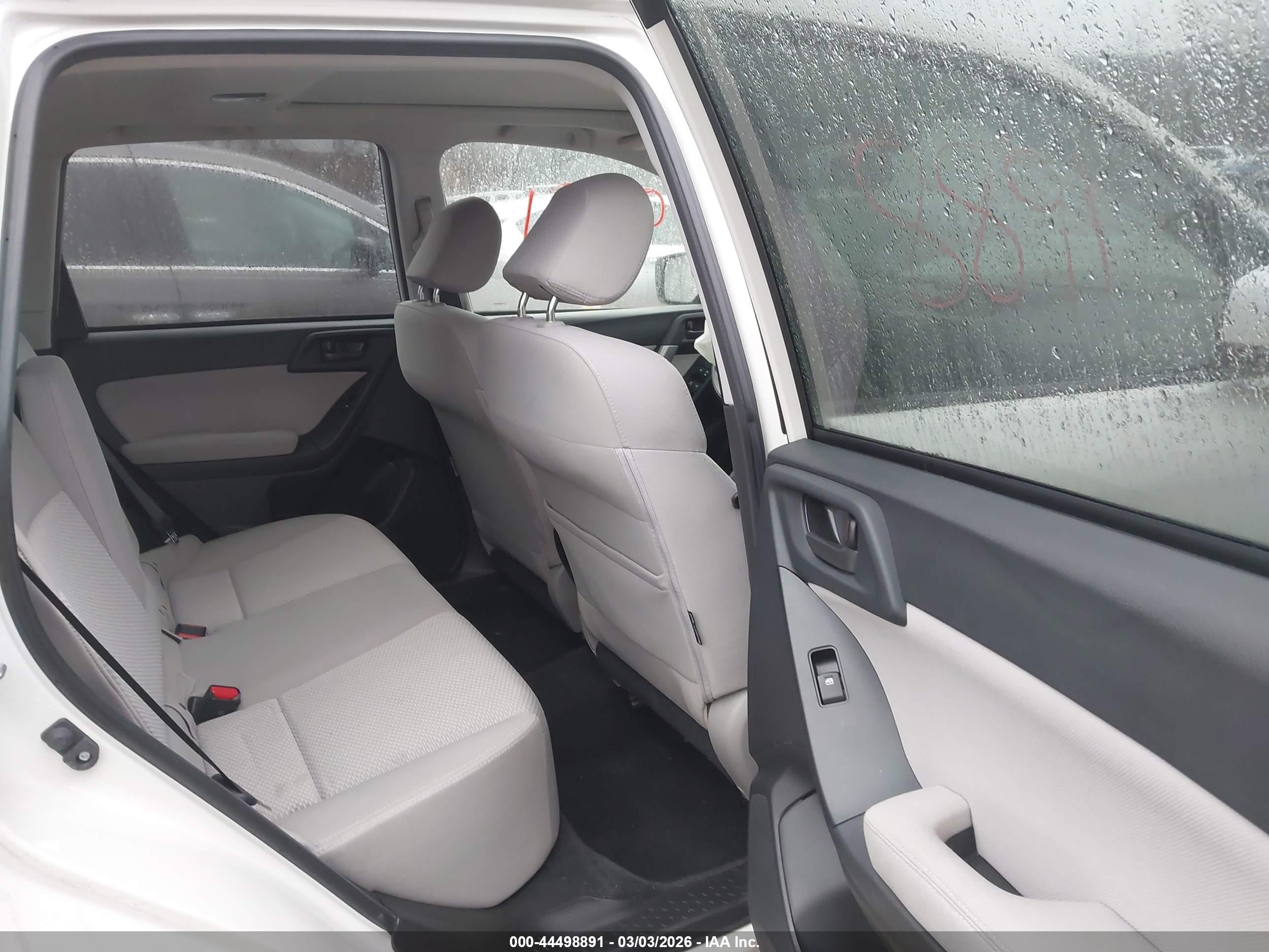 SUBARU FORESTER image 8