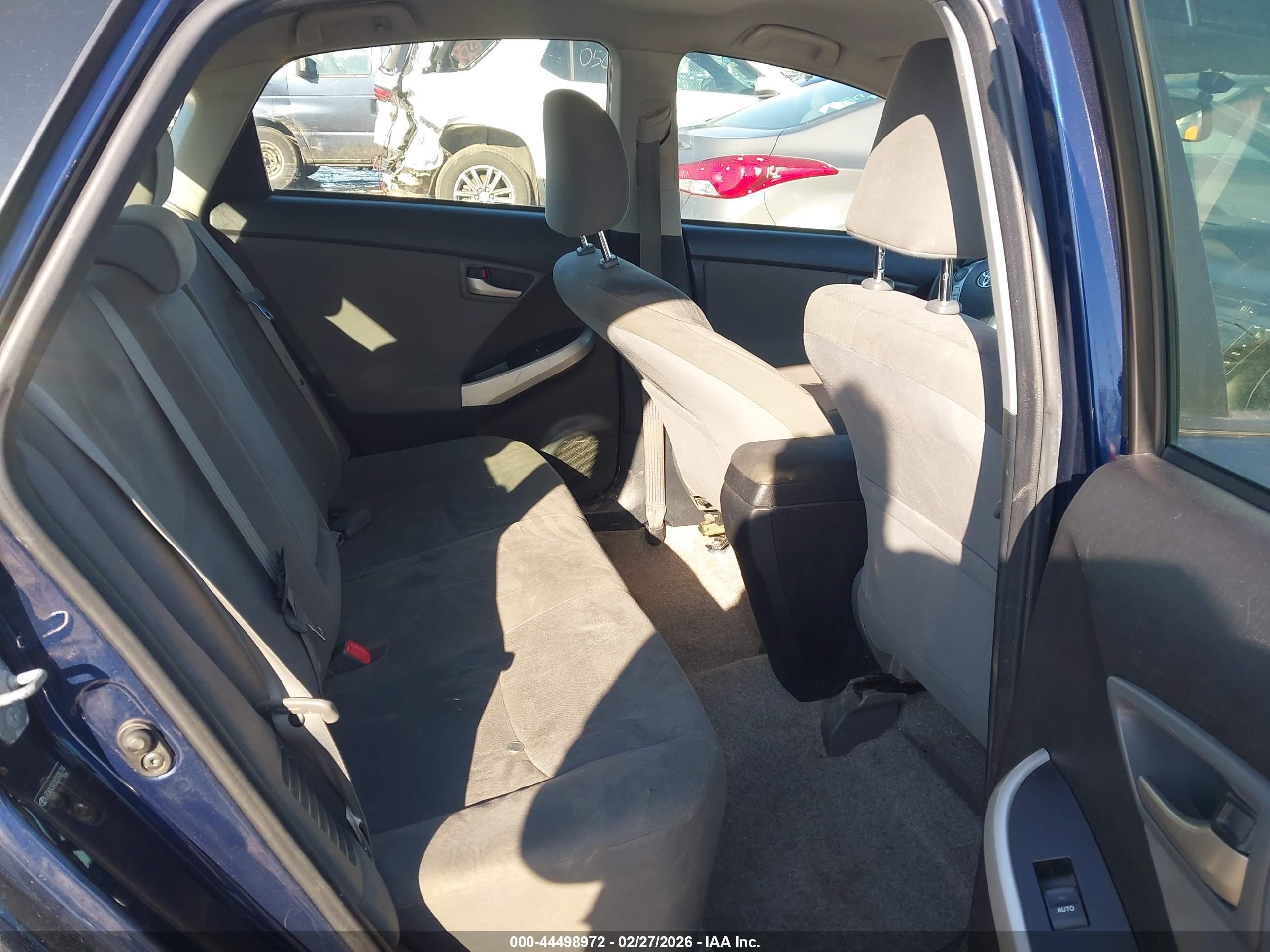 TOYOTA PRIUS image 8