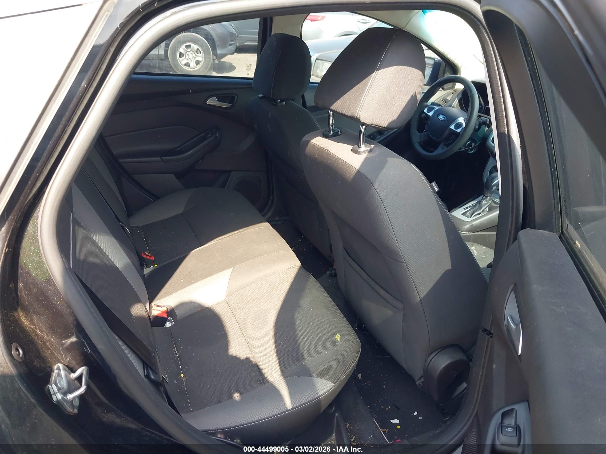 FORD FOCUS image 8