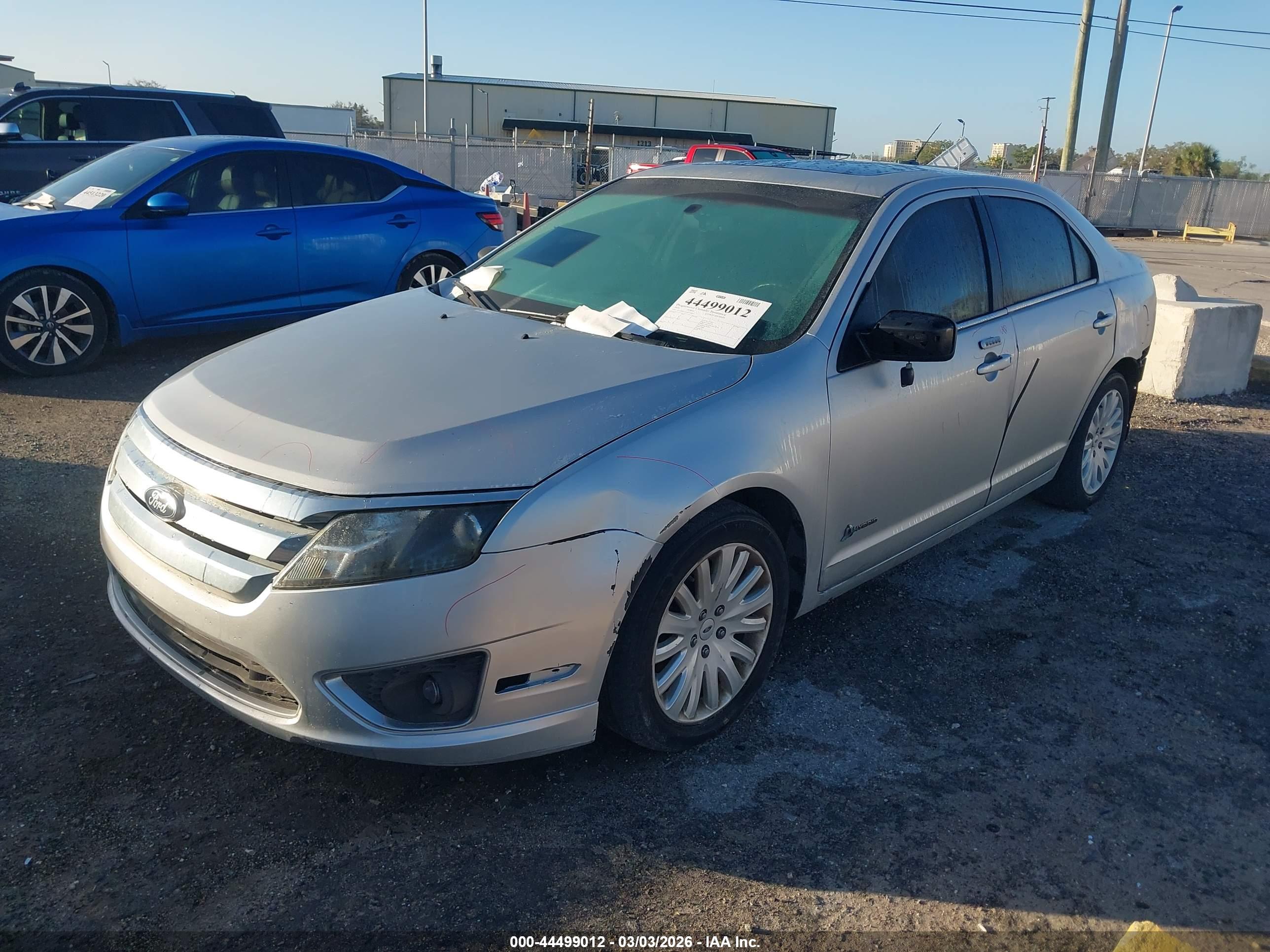 FORD FUSION image 2