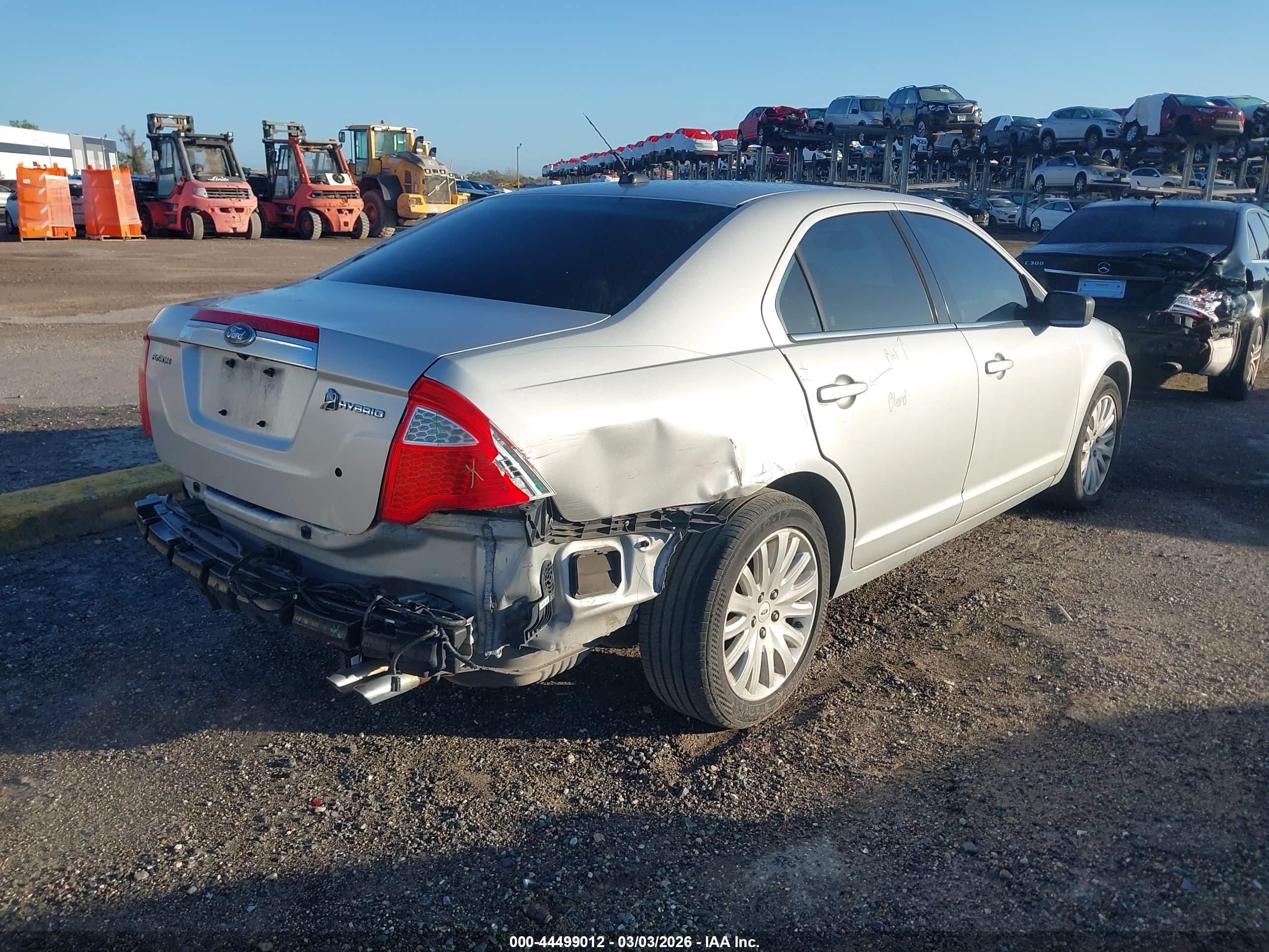 FORD FUSION image 4