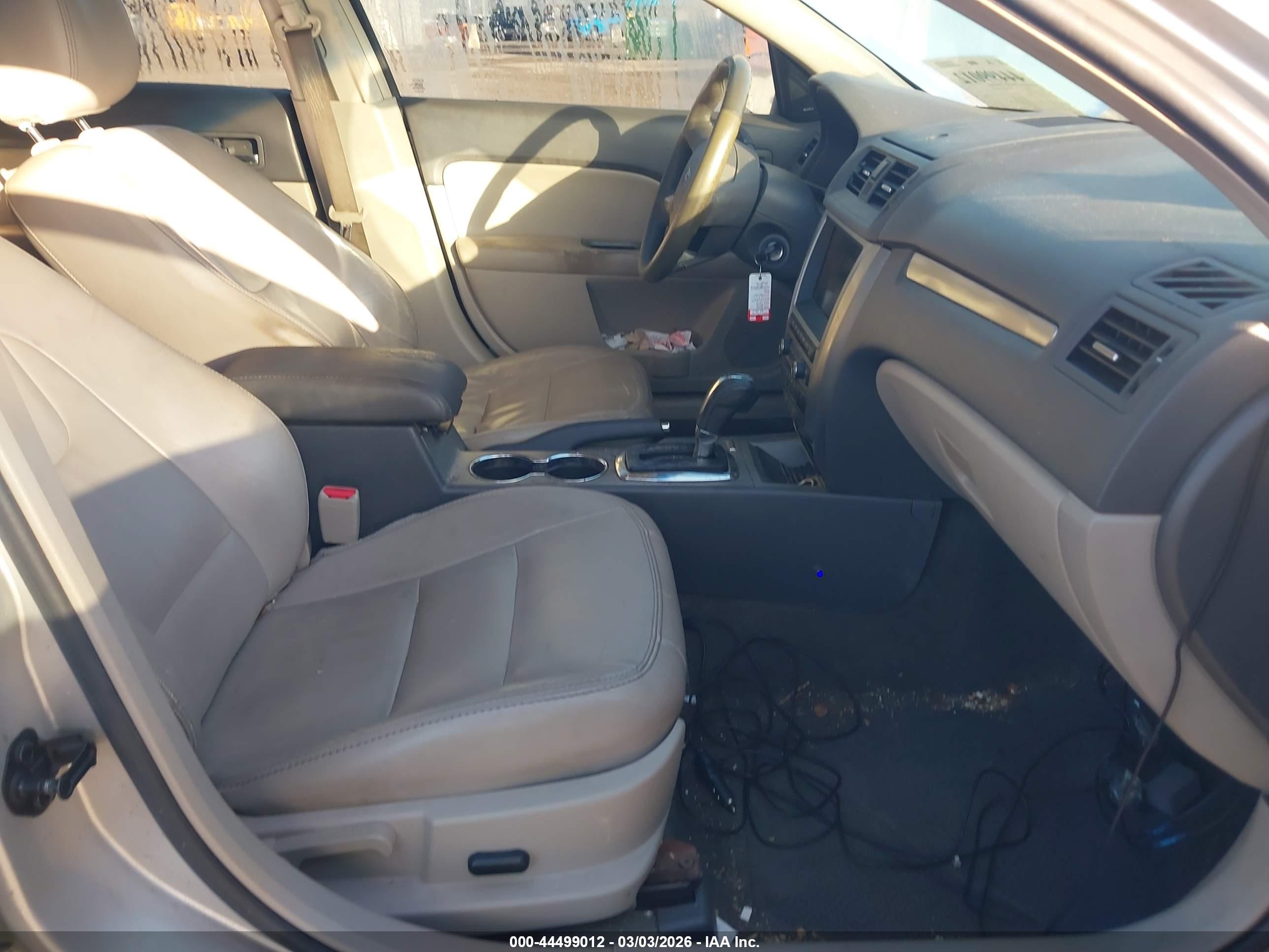 FORD FUSION image 5