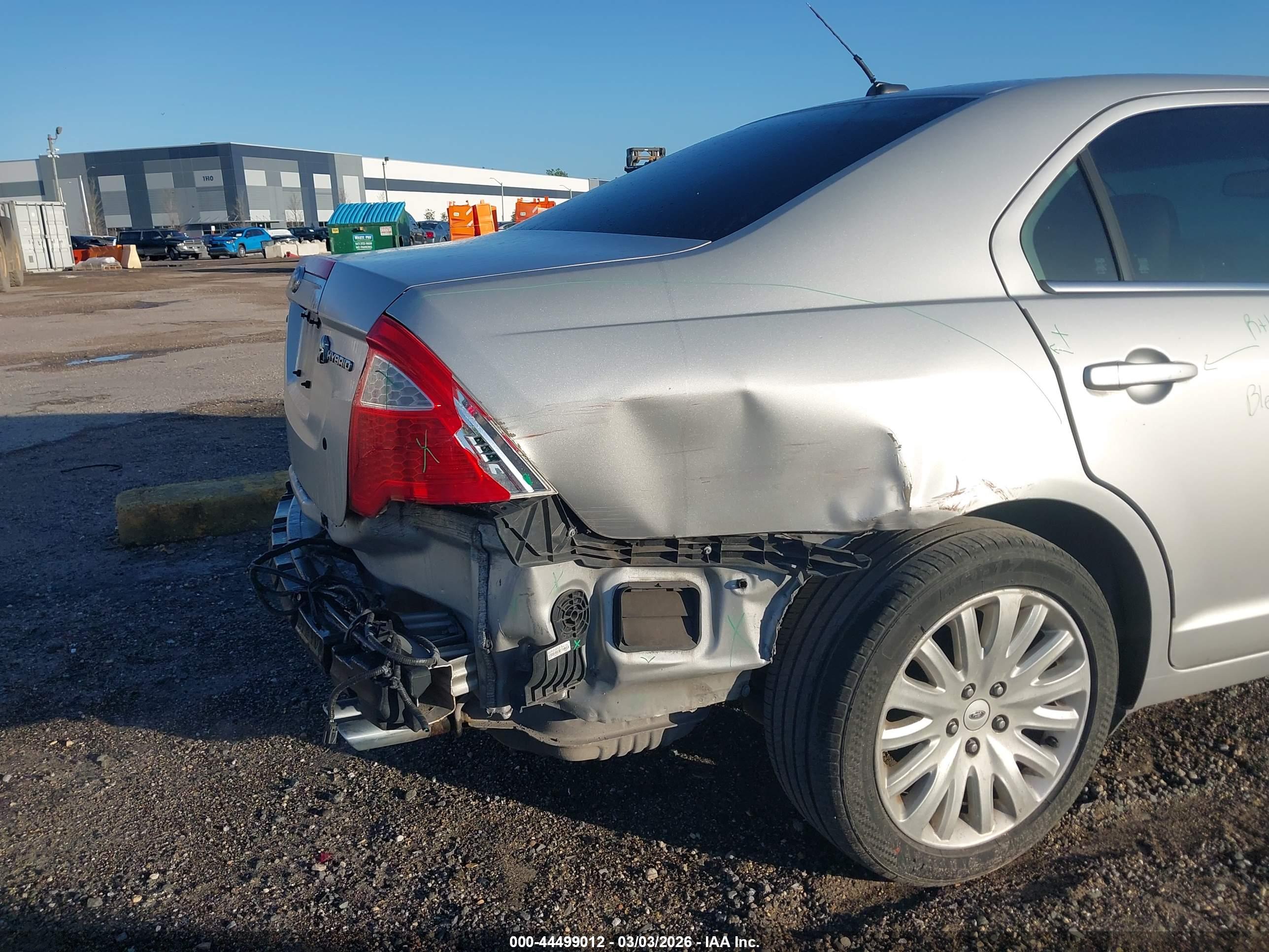 FORD FUSION image 6