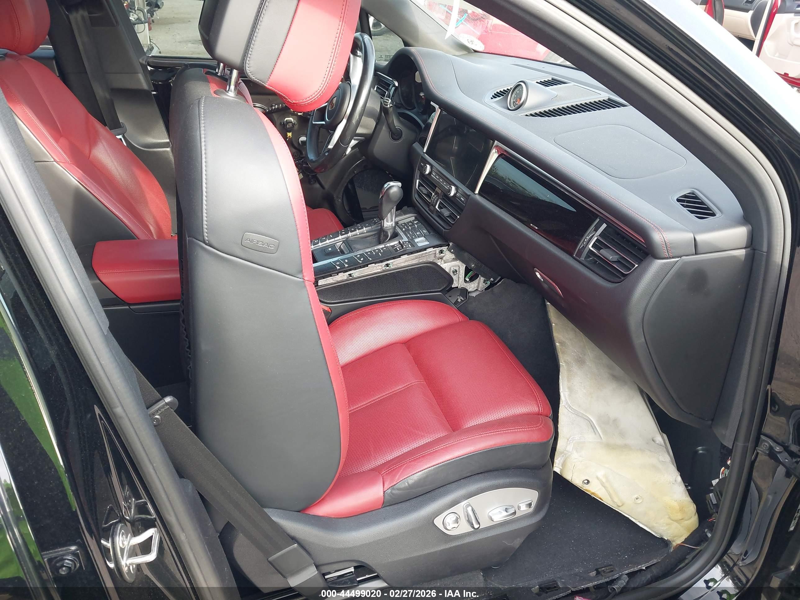 PORSCHE MACAN image 5