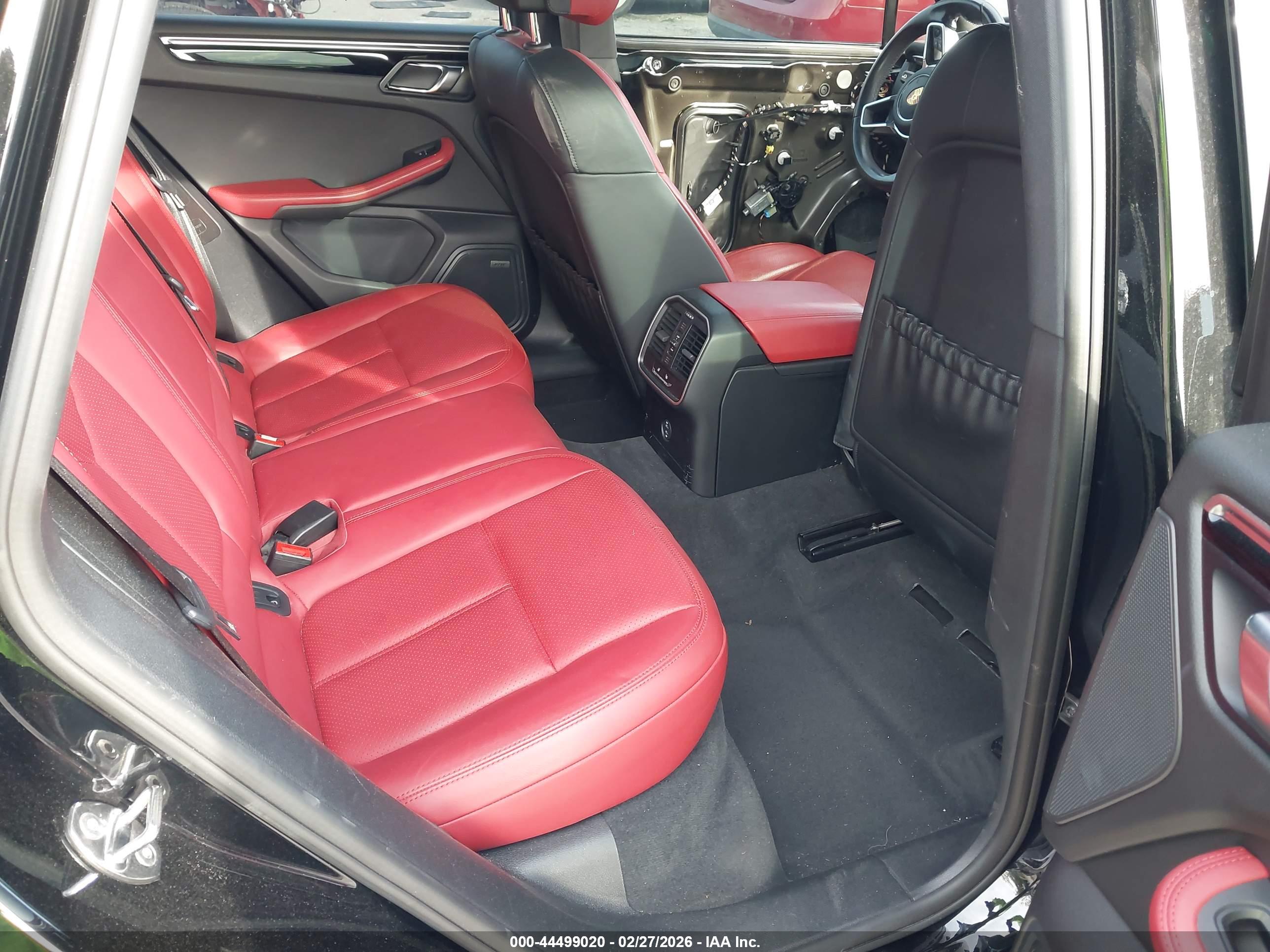 PORSCHE MACAN image 8