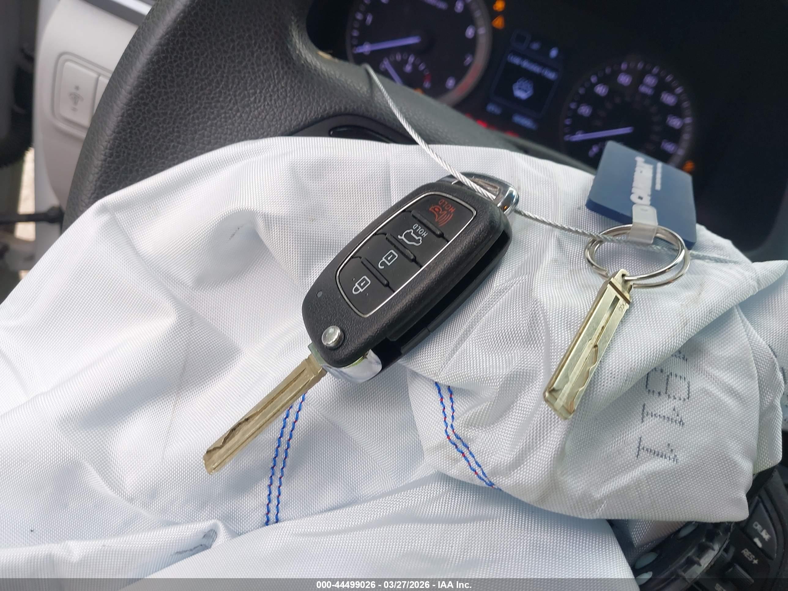 HYUNDAI TUCSON image 11