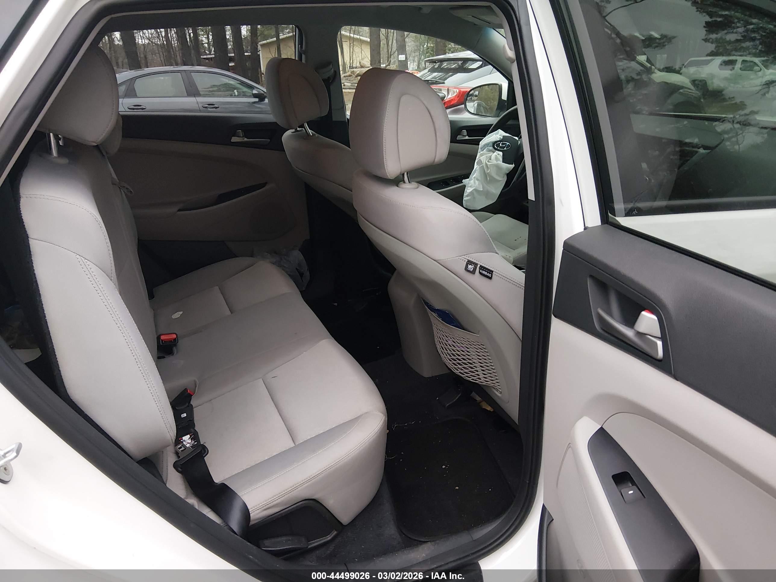 HYUNDAI TUCSON image 8