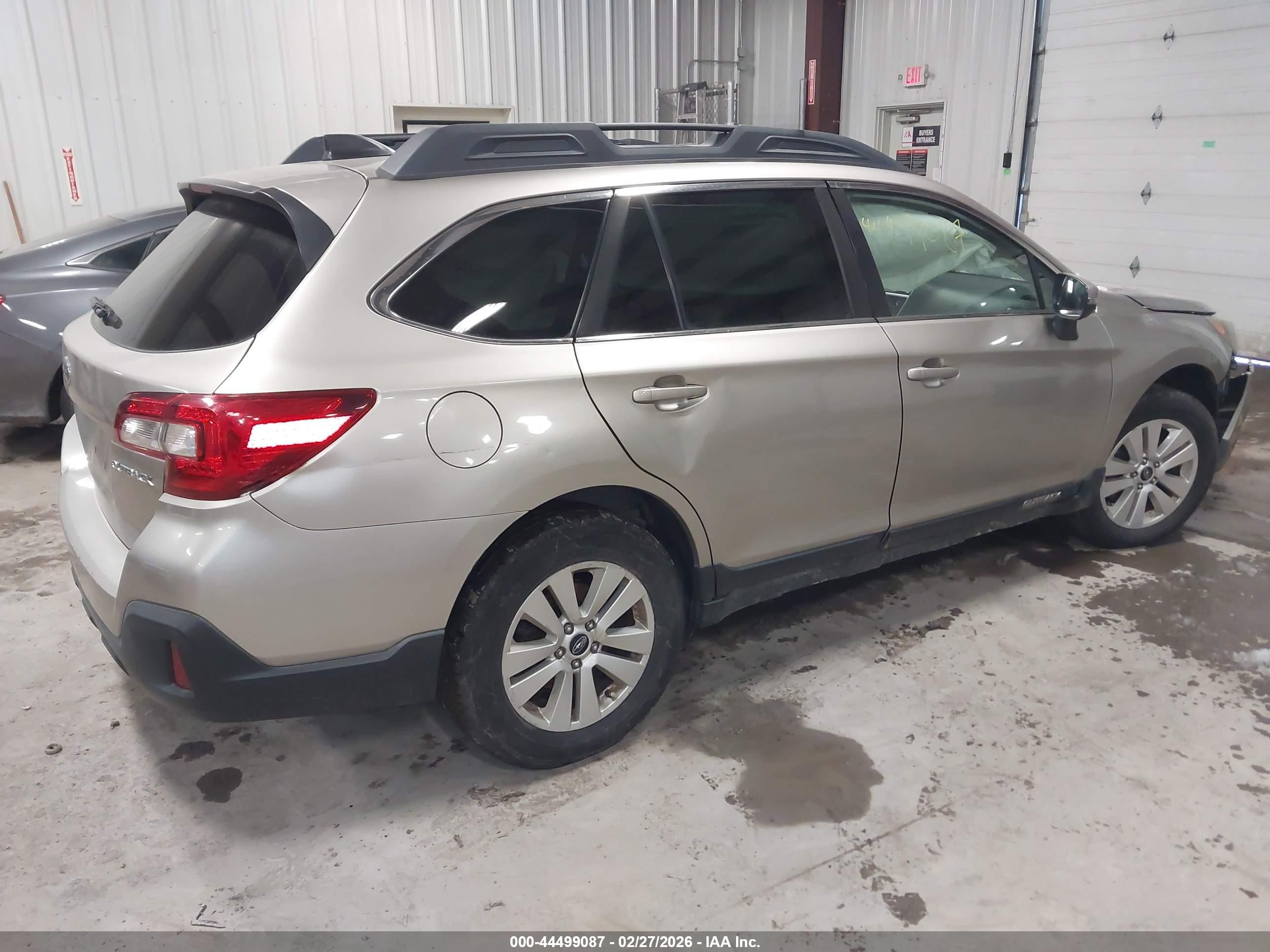 SUBARU OUTBACK image 4