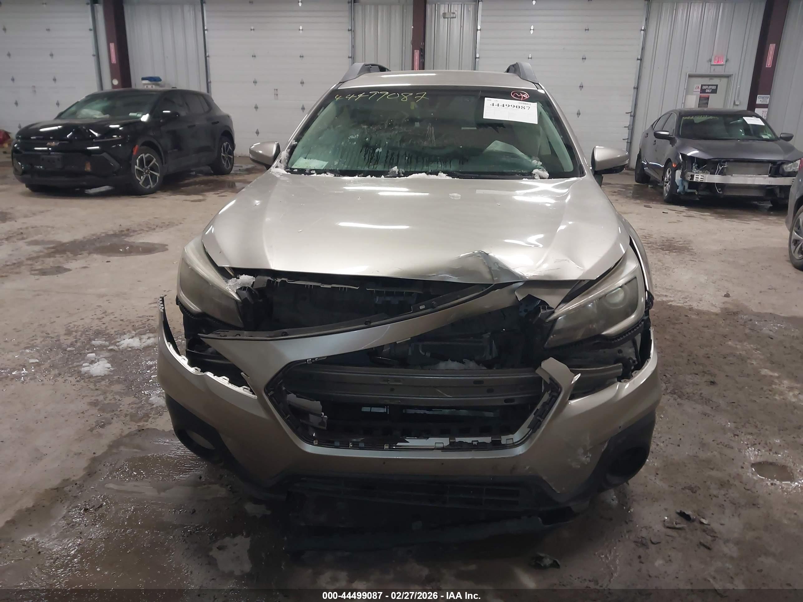 SUBARU OUTBACK image 6