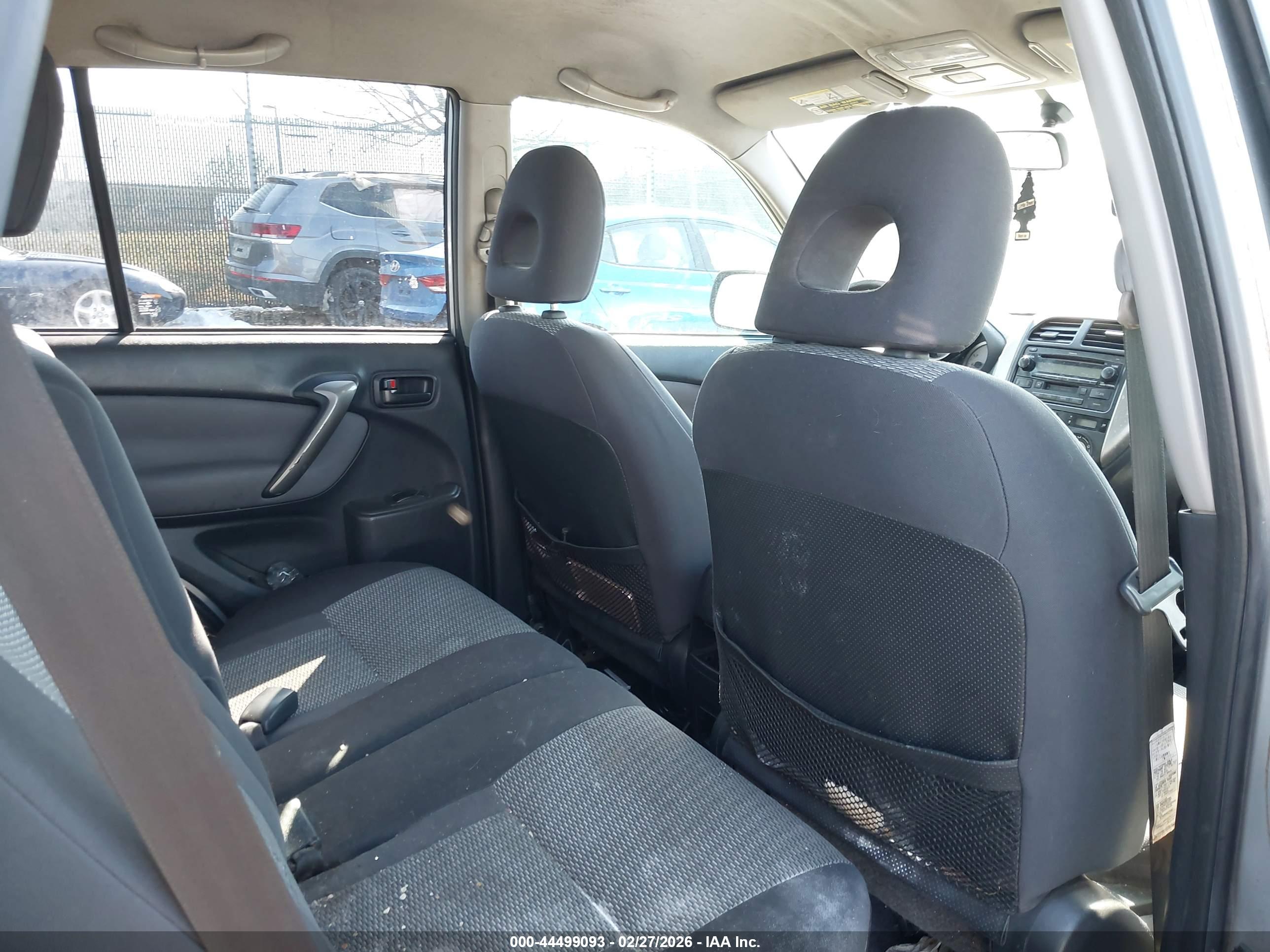 TOYOTA RAV4 image 8