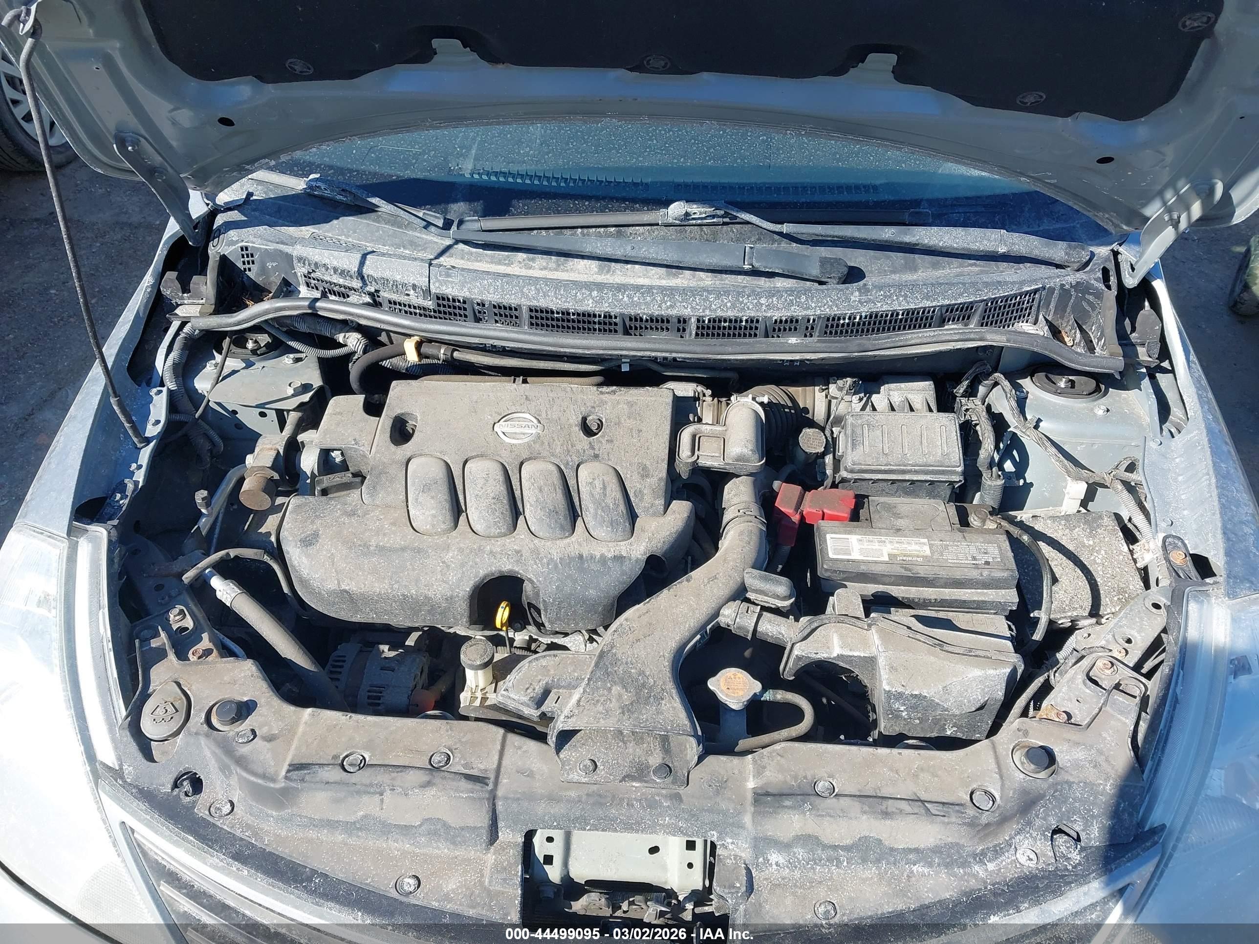 NISSAN VERSA image 10