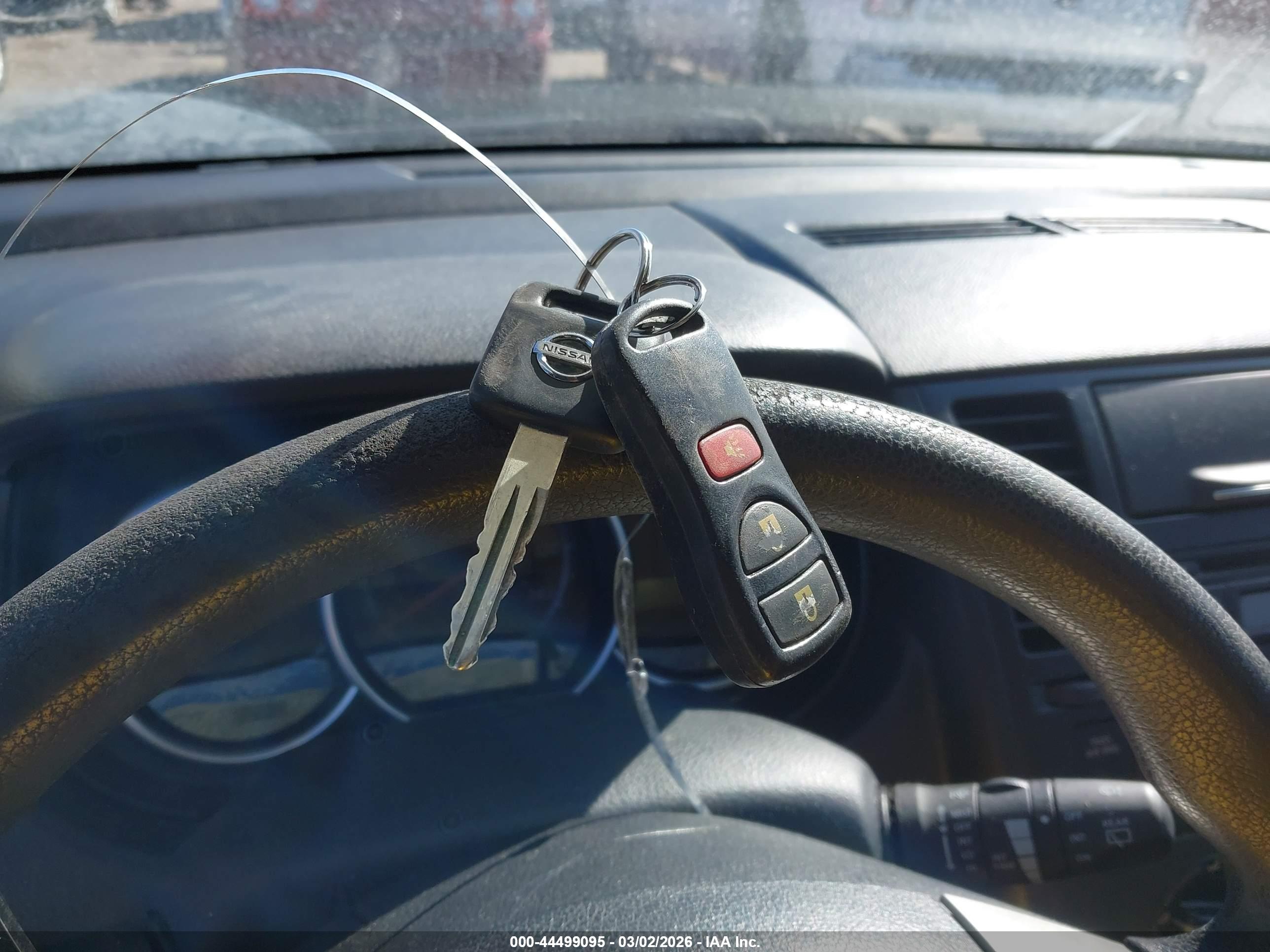 NISSAN VERSA image 11