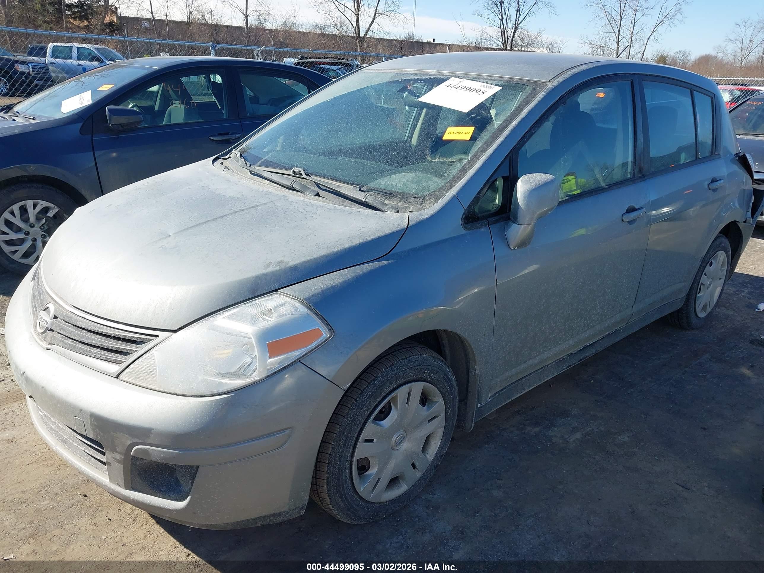 NISSAN VERSA image 2