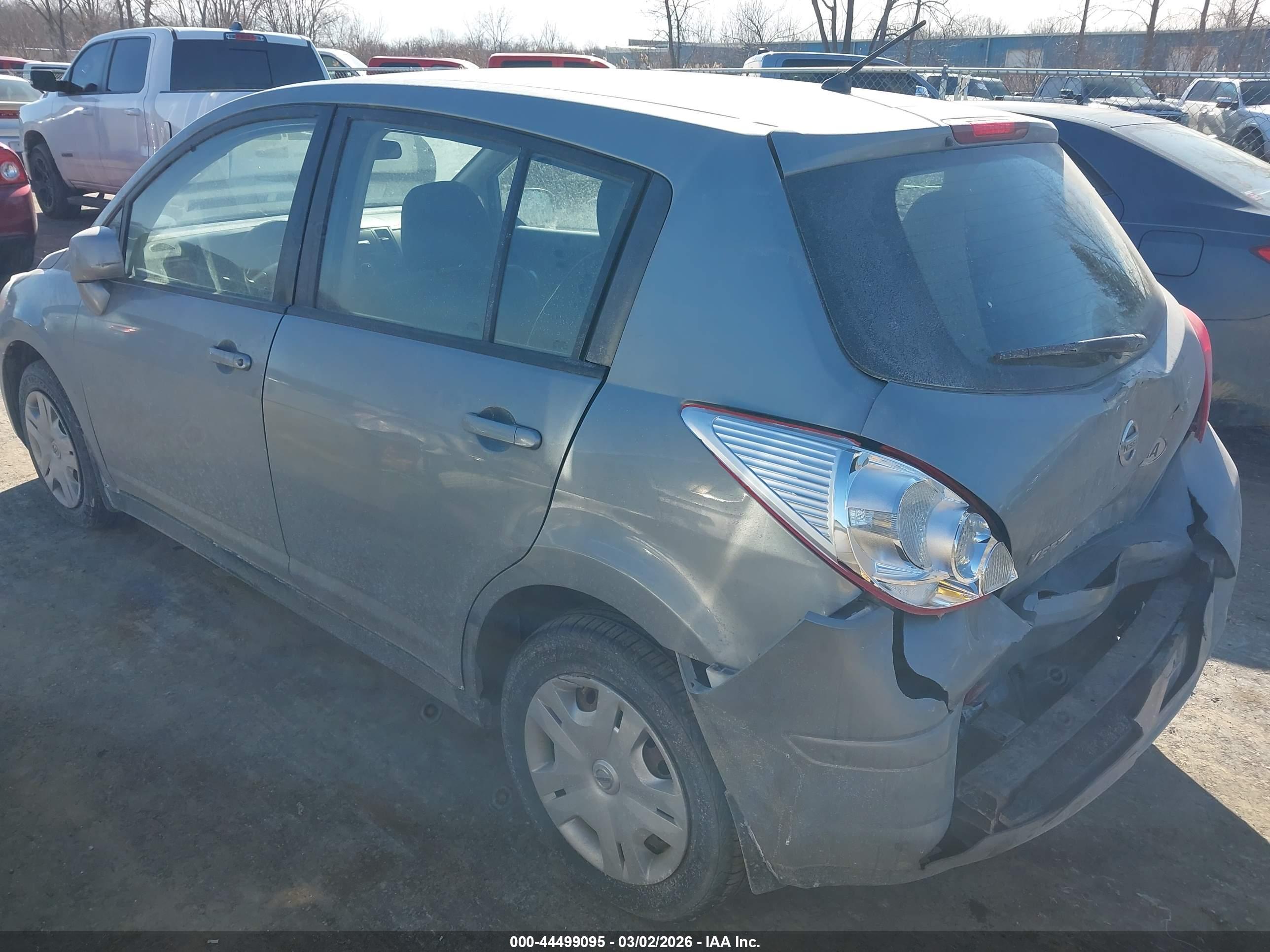 NISSAN VERSA image 3