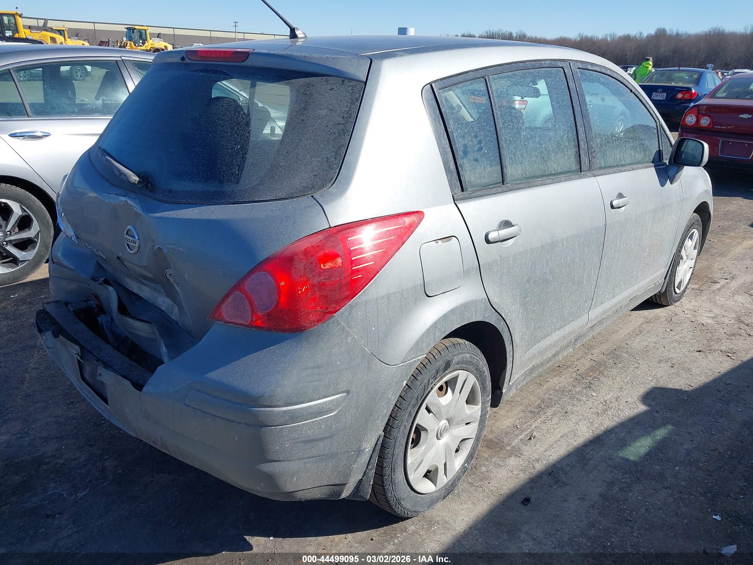 NISSAN VERSA image 4