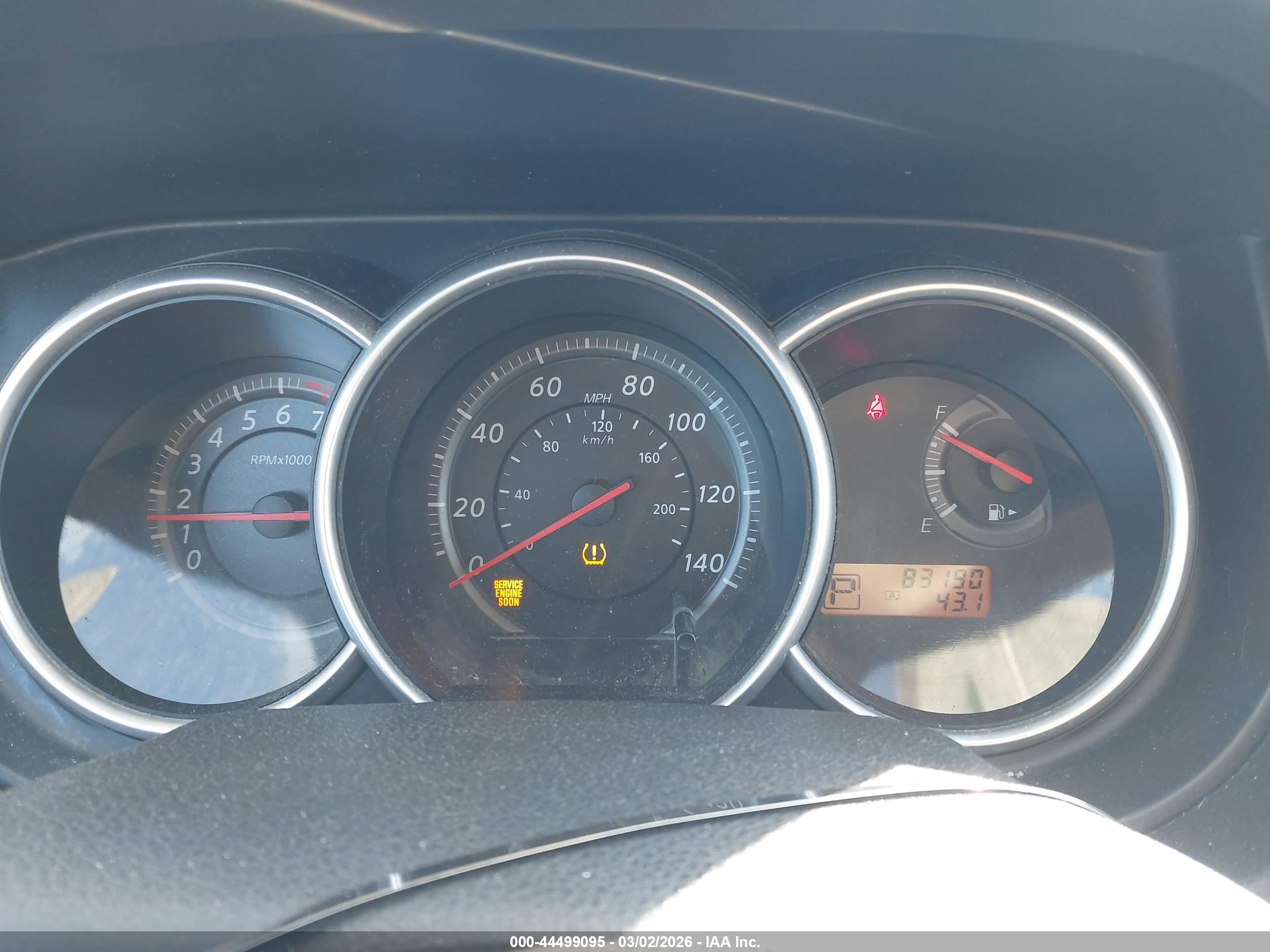 NISSAN VERSA image 7
