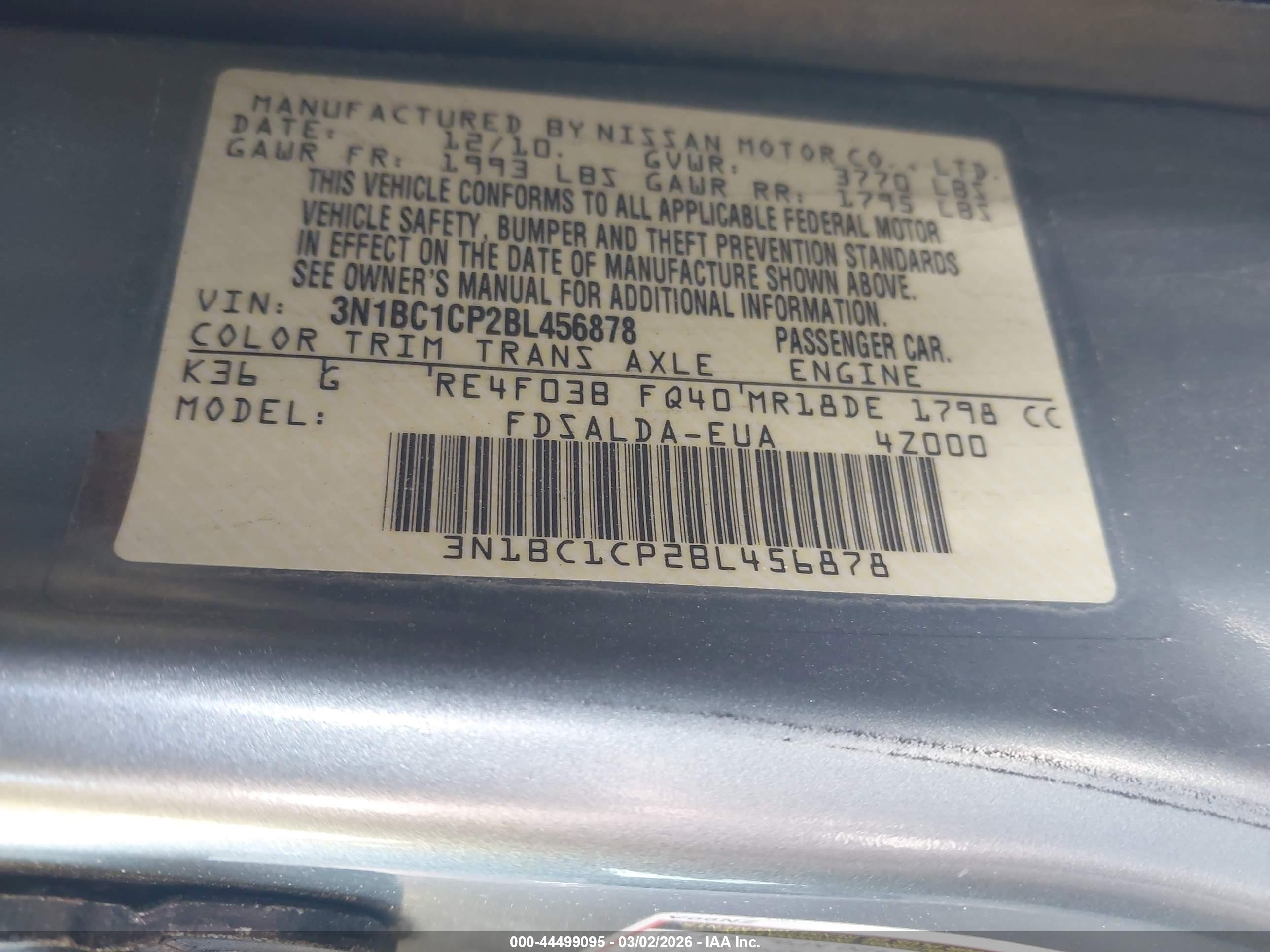 NISSAN VERSA image 9