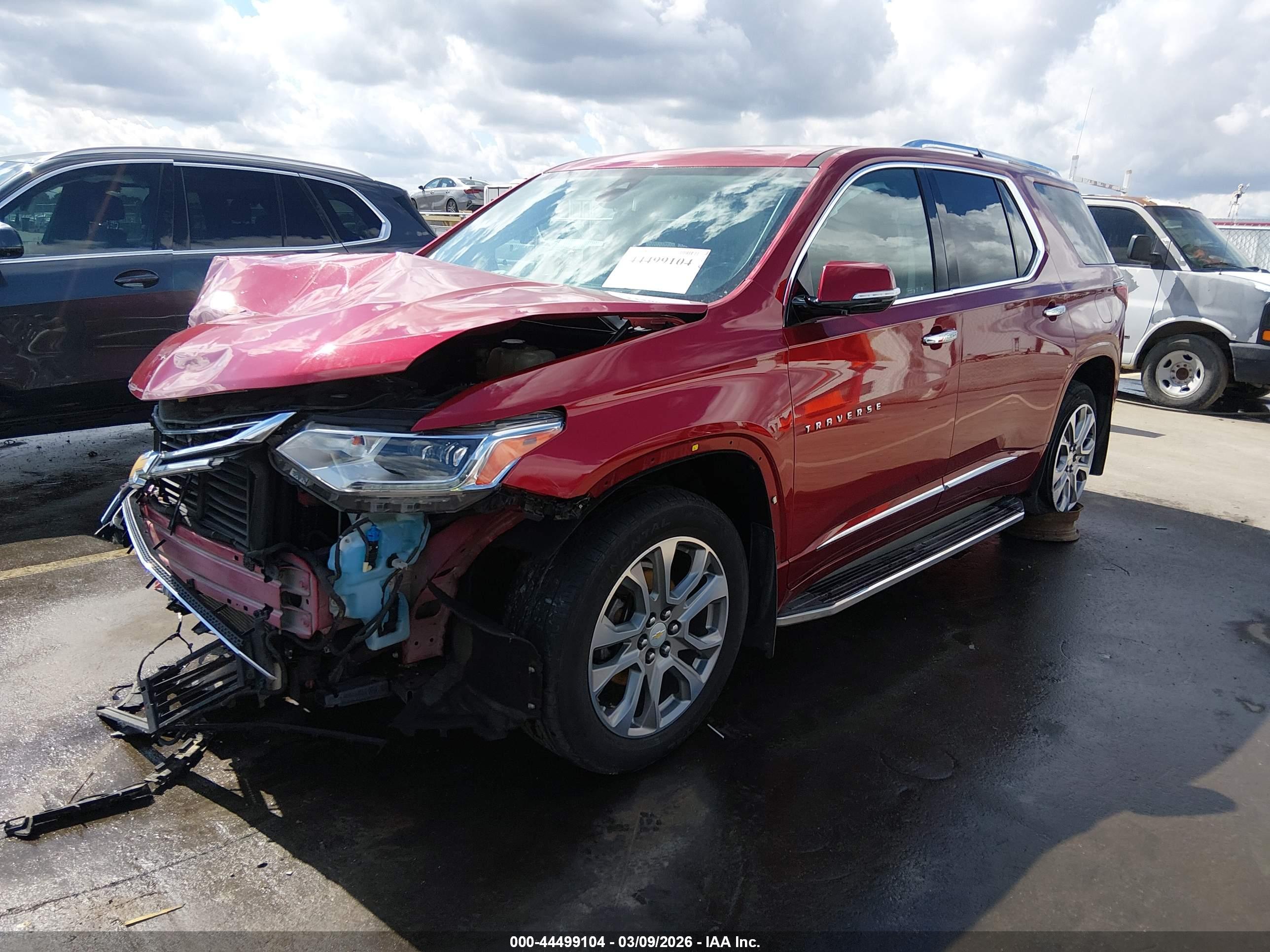 CHEVROLET TRAVERSE image 2
