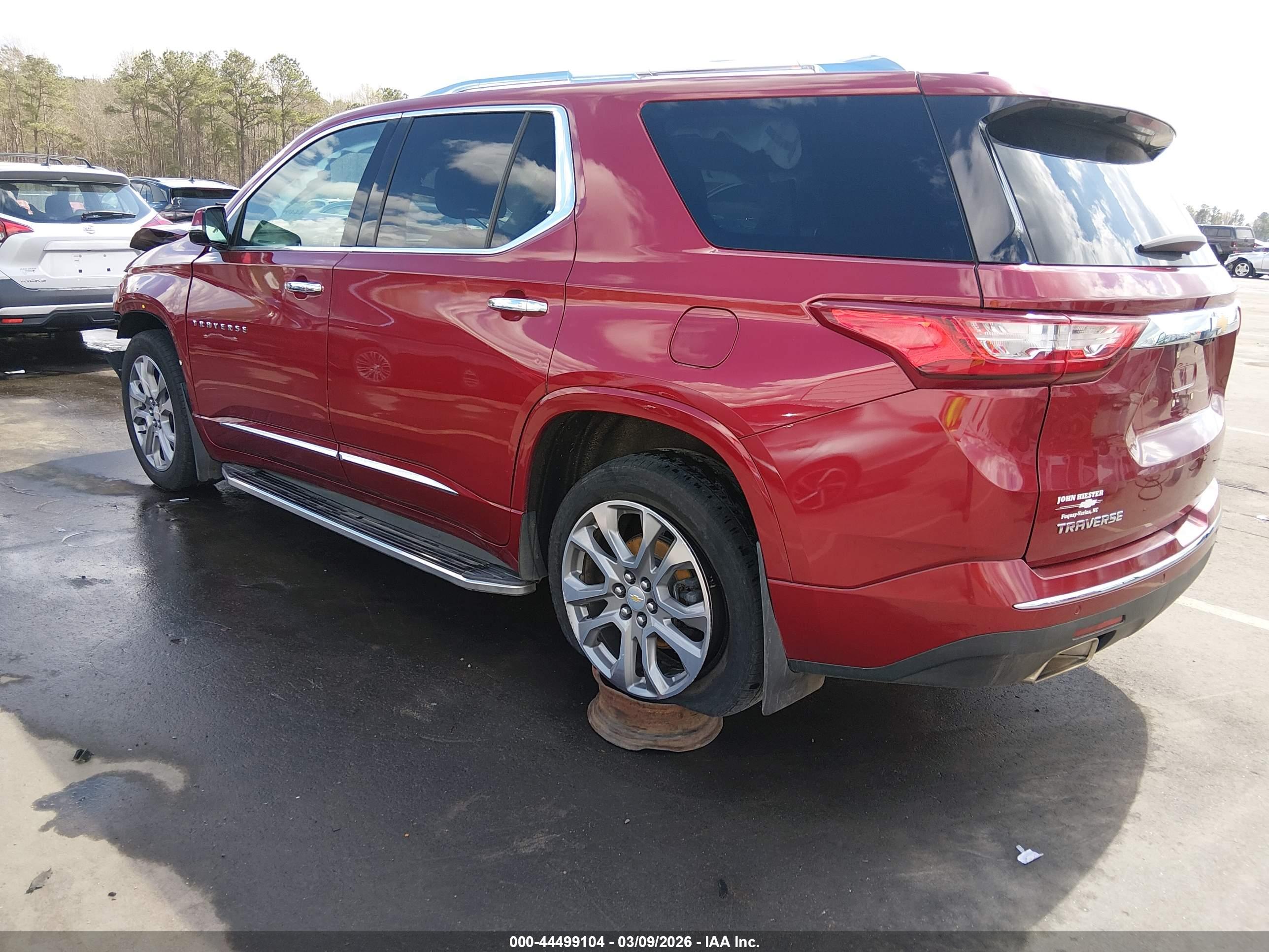 CHEVROLET TRAVERSE image 3