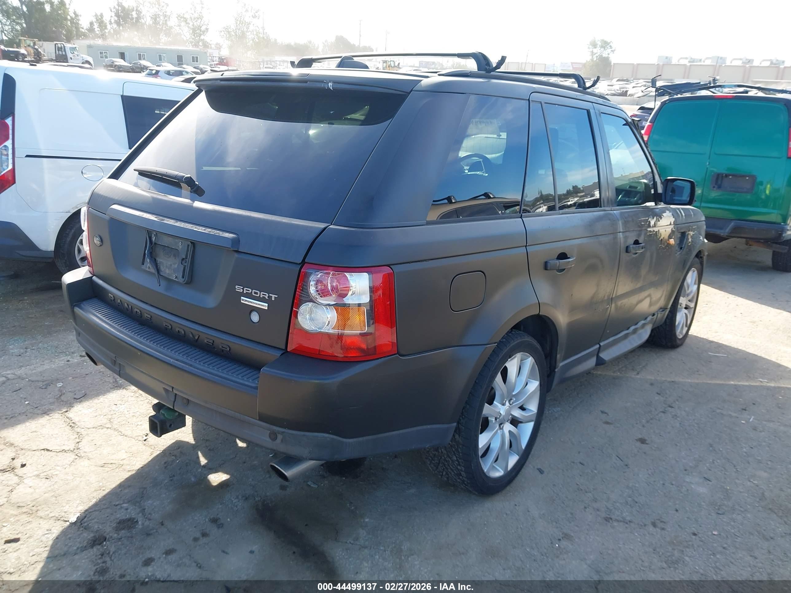 LAND ROVER image 4
