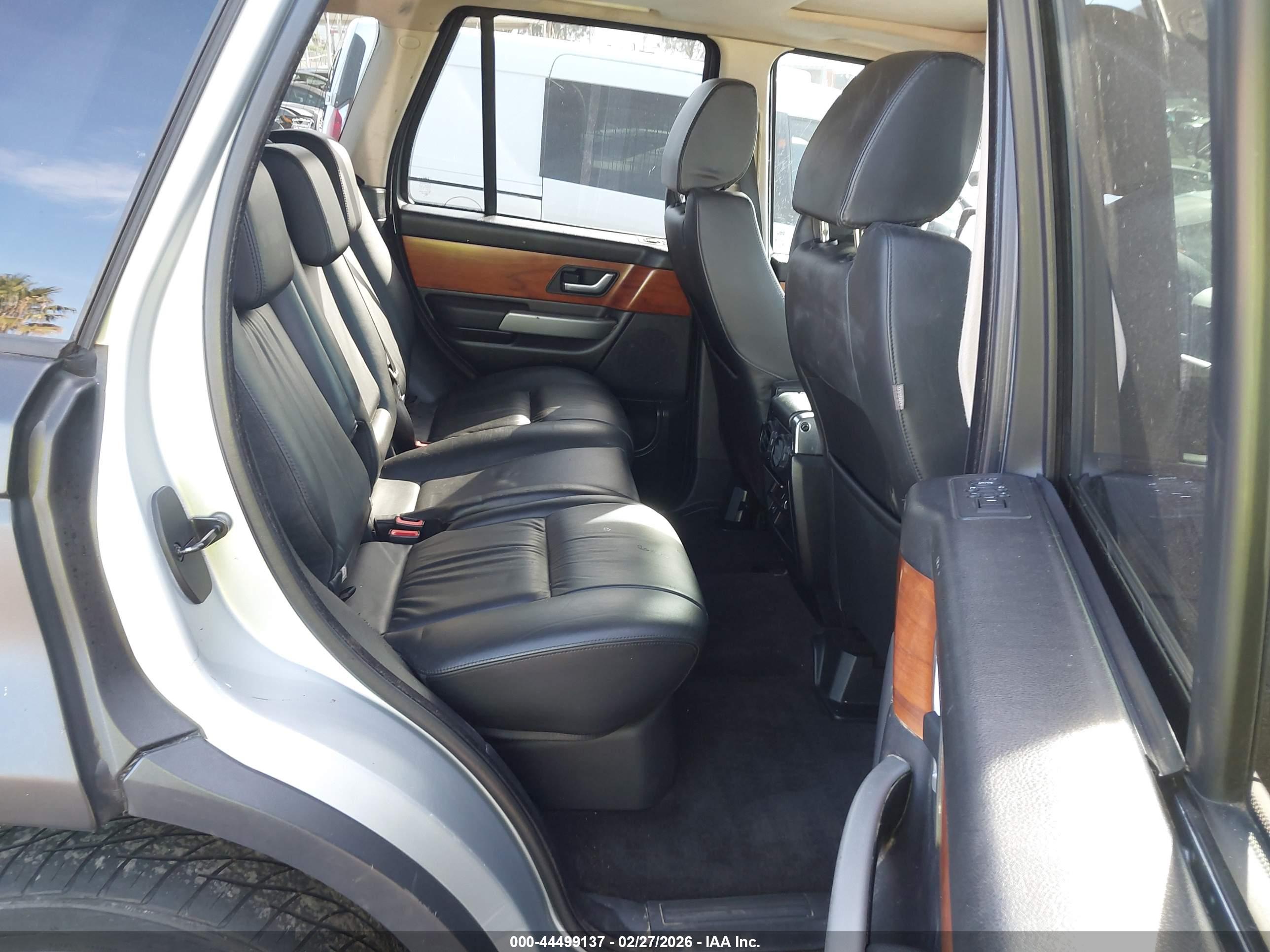 LAND ROVER image 8