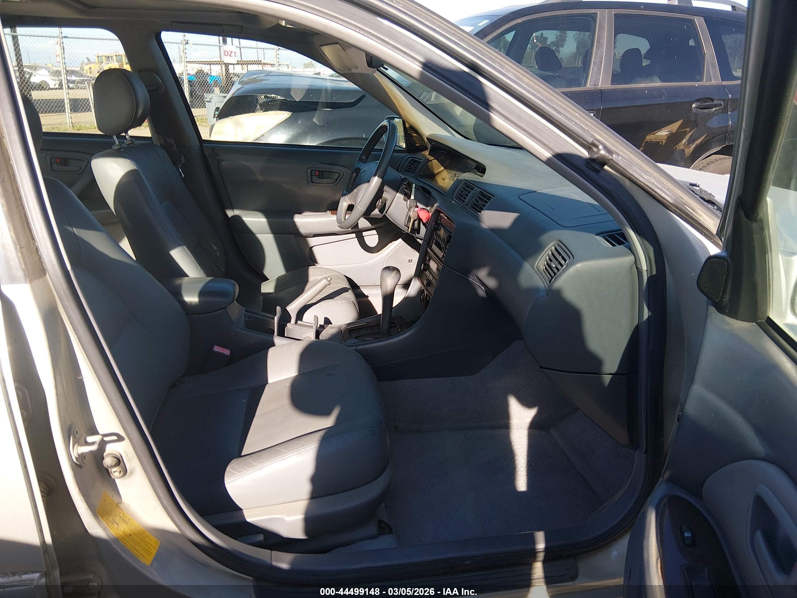 TOYOTA CAMRY image 5