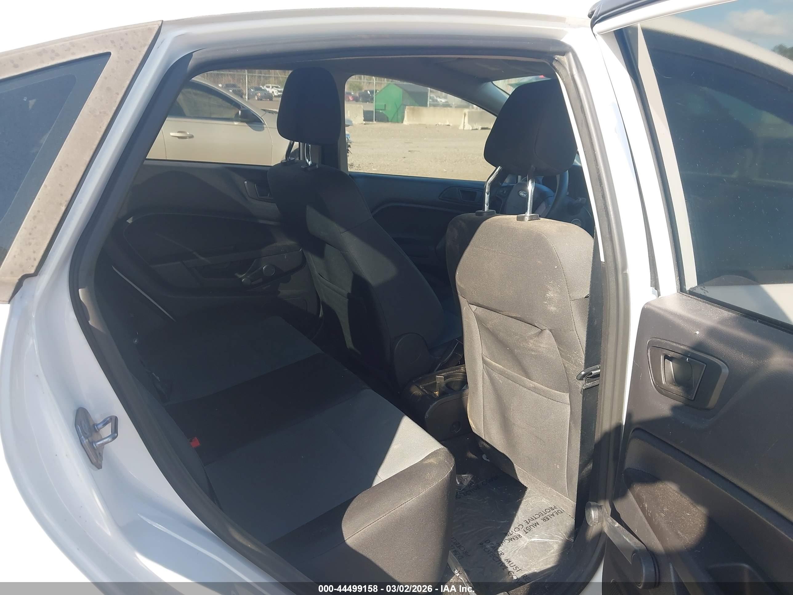 FORD FIESTA image 8